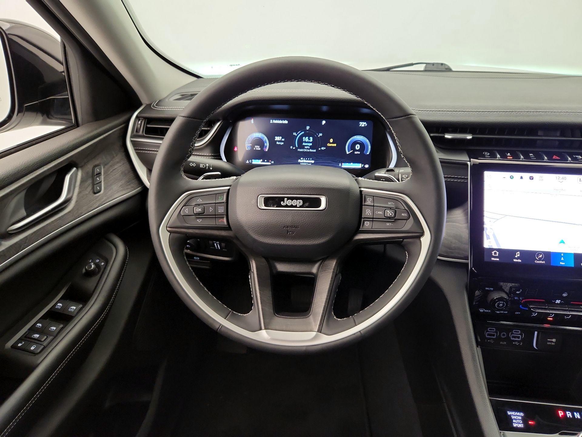 Thumbnail: 2023 Jeep Grand Cherokee - 10