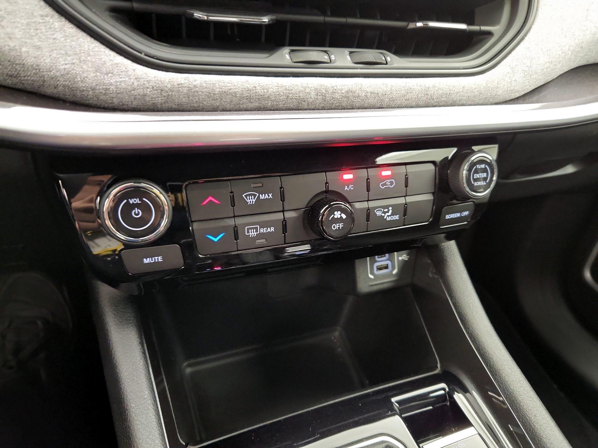 Thumbnail: 2023 Jeep Compass - 16