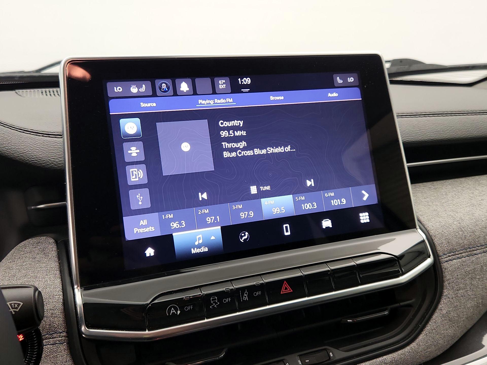 Thumbnail: 2022 Jeep Compass - 15