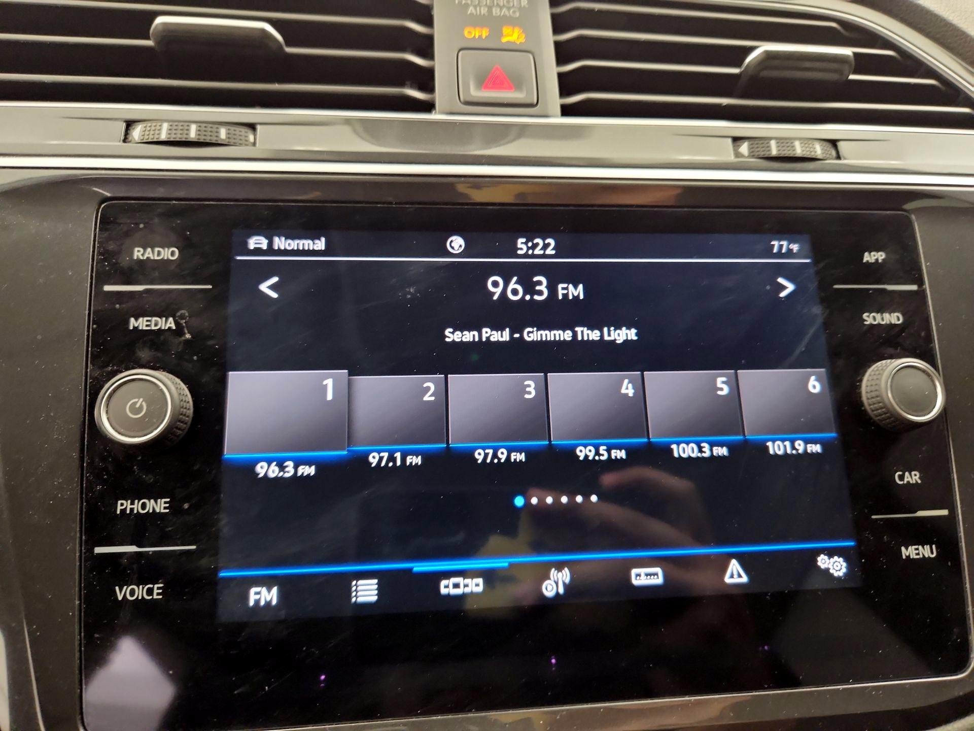 Thumbnail: 2022 Volkswagen Tiguan - 15