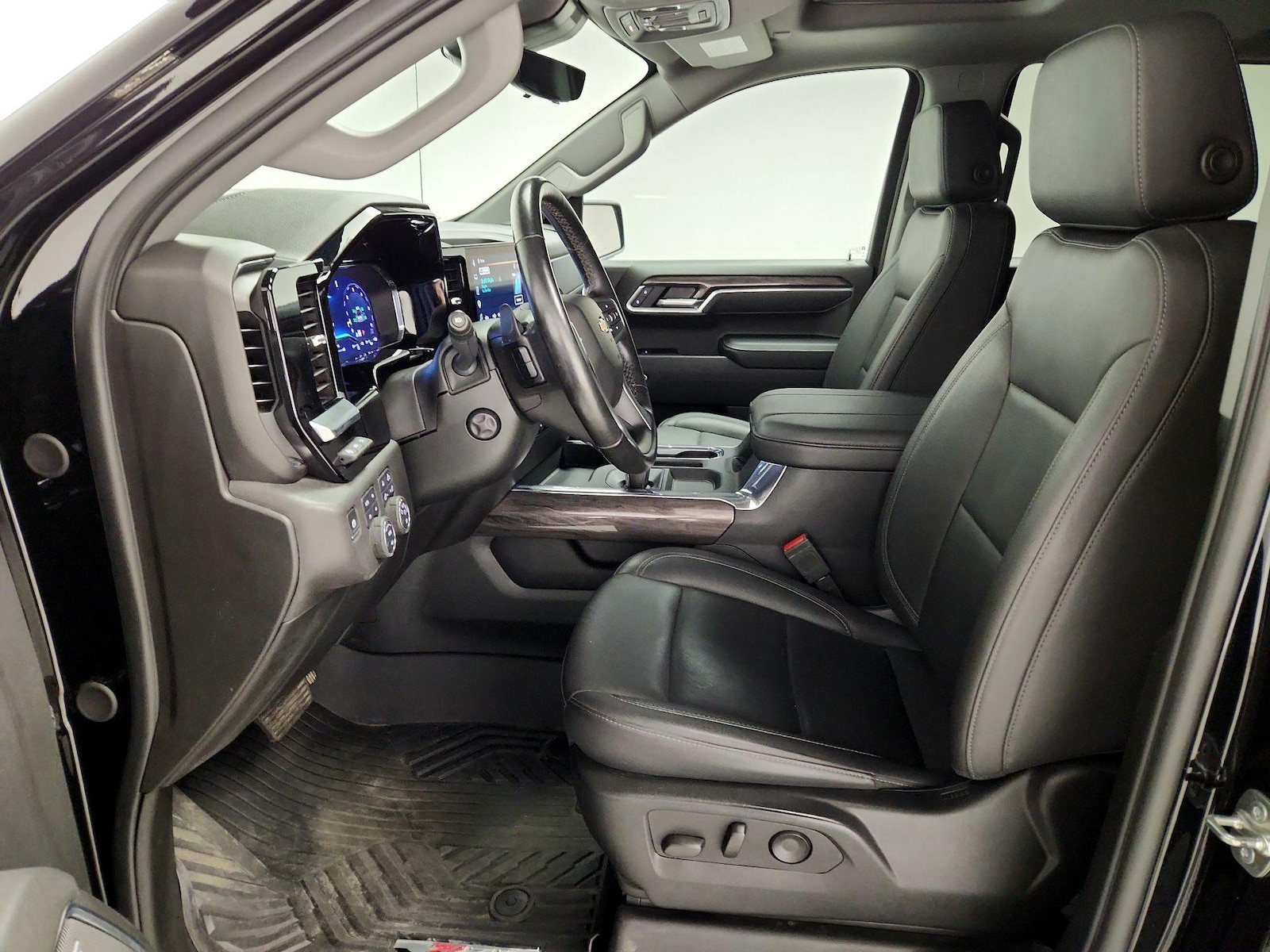 2025 Chevrolet Silverado 1500 LTZ - Photo 12