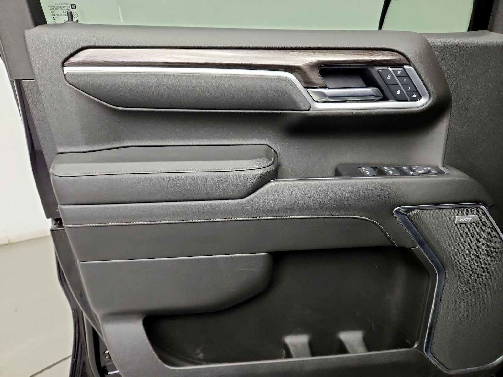 2025 Chevrolet Silverado 1500 LTZ - Photo 13