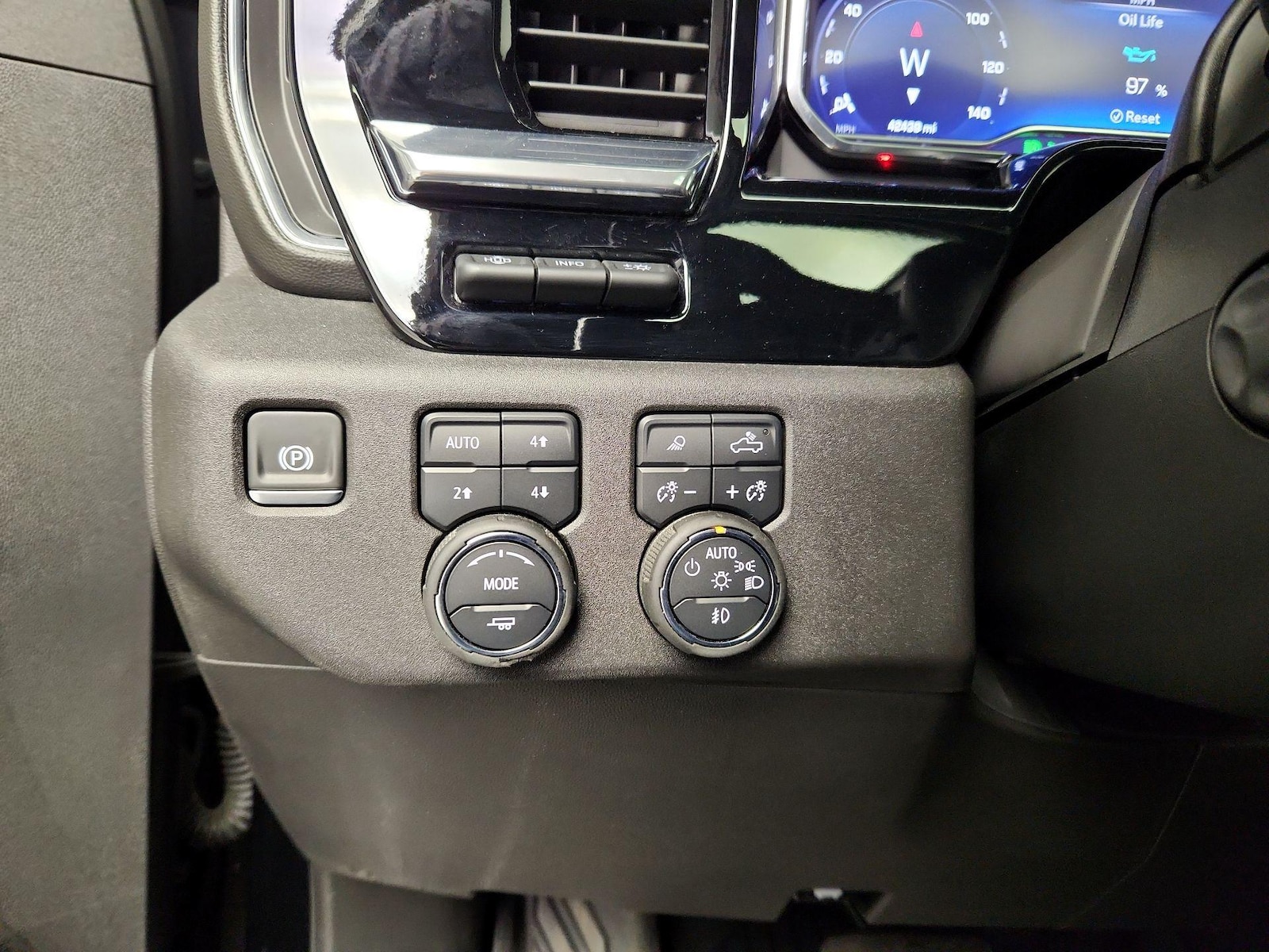 2025 Chevrolet Silverado 1500 LTZ - Photo 14