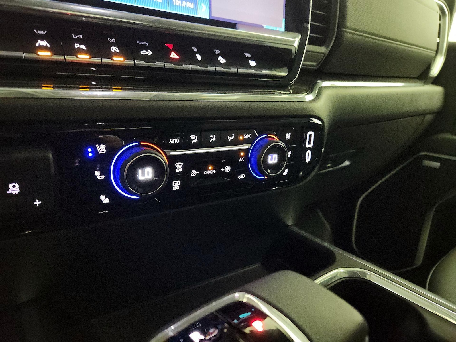 2025 Chevrolet Silverado 1500 LTZ - Photo 17