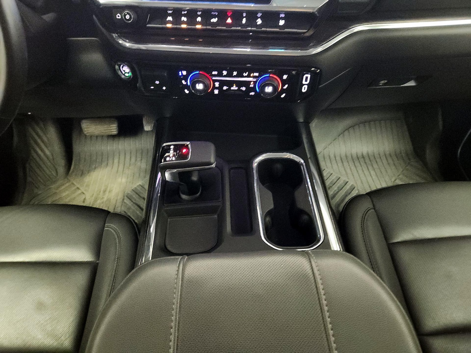 2025 Chevrolet Silverado 1500 LTZ - Photo 18