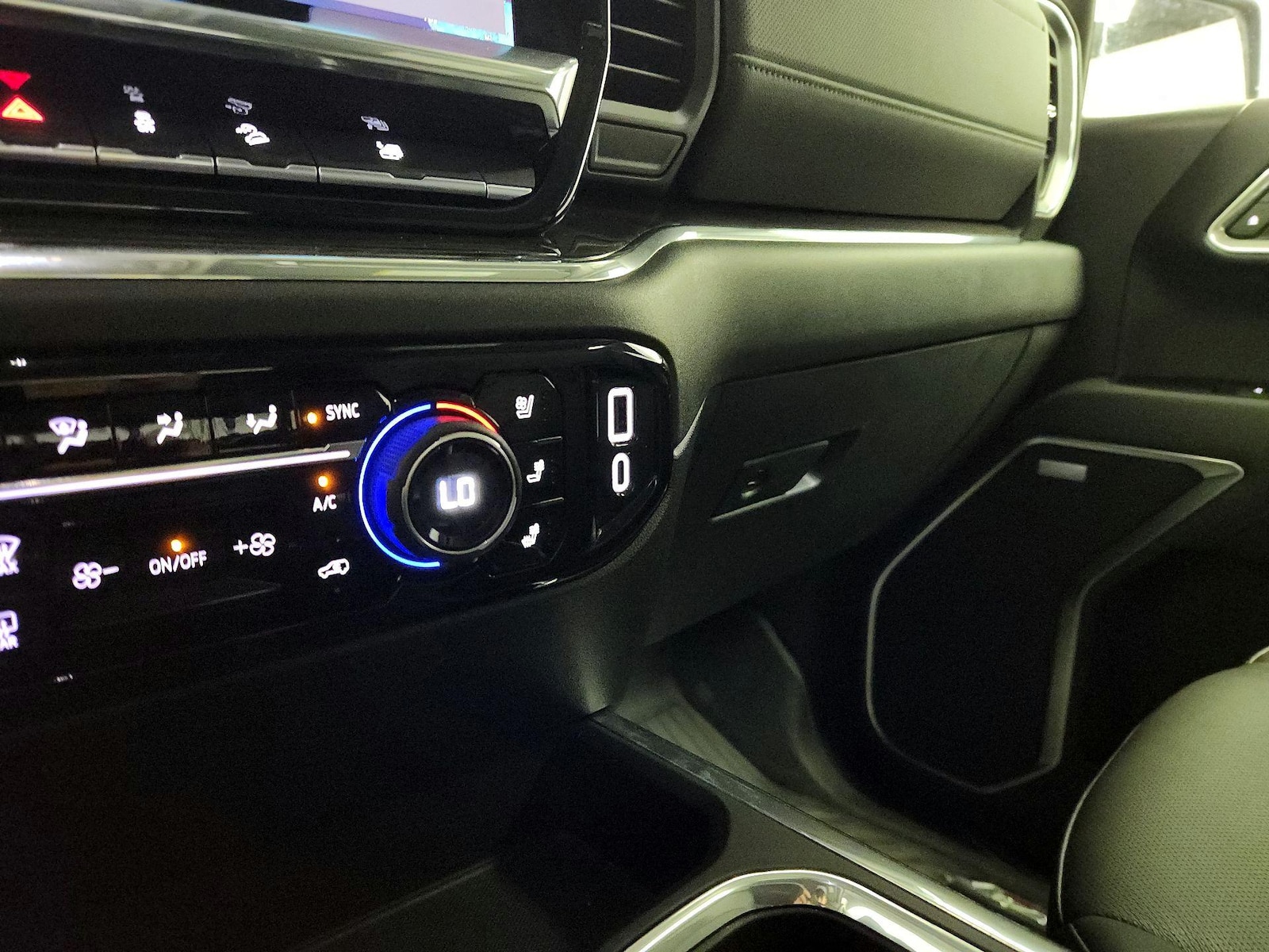 2025 Chevrolet Silverado 1500 LTZ - Photo 19