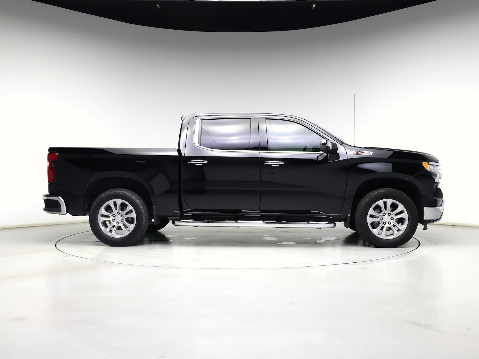 2025 Chevrolet Silverado 1500 LTZ - Photo 8