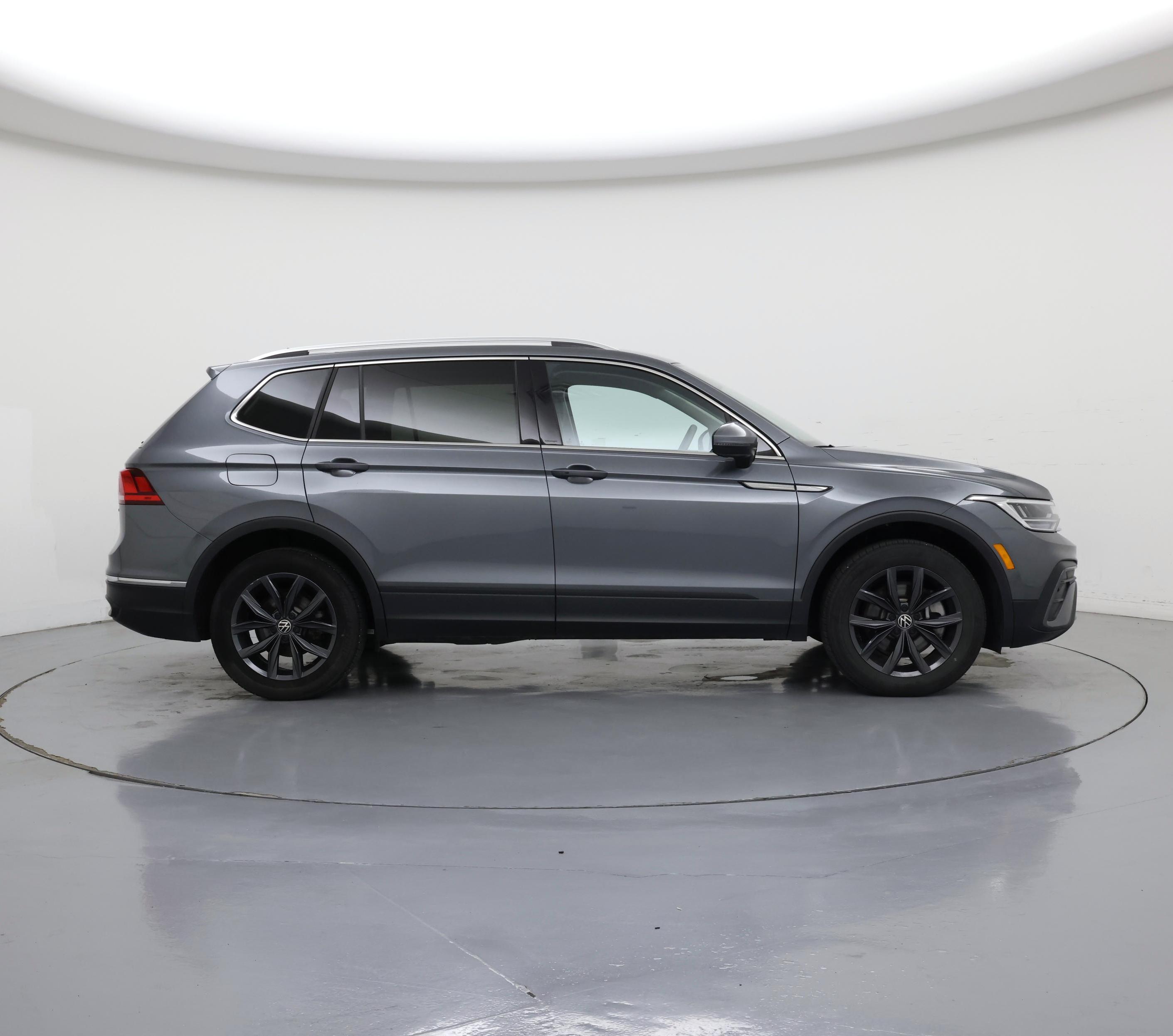 Thumbnail: 2023 Volkswagen Tiguan - 7