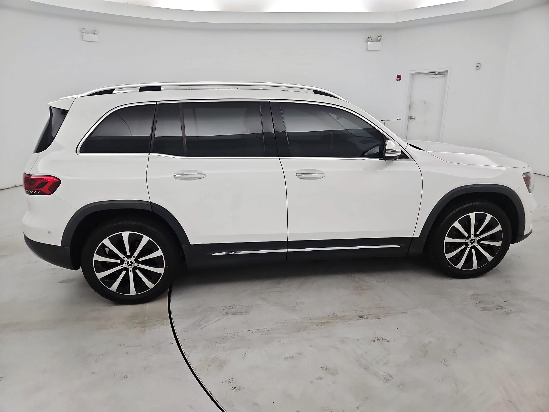 Thumbnail: 2022 Mercedes-Benz GLB - 4