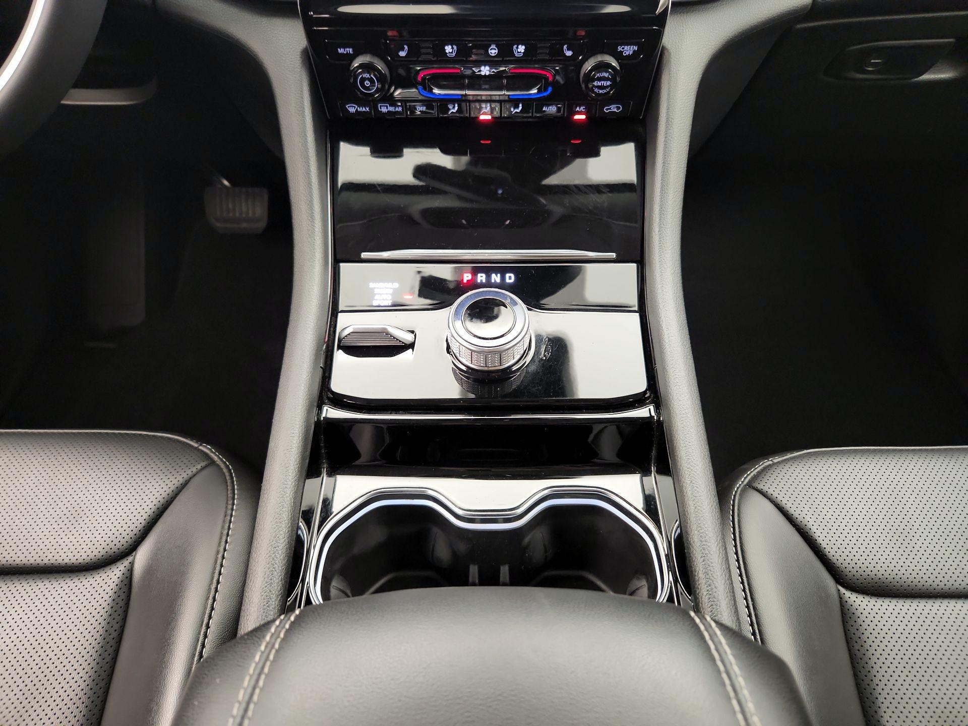 Thumbnail: 2023 Jeep Grand Cherokee - 18