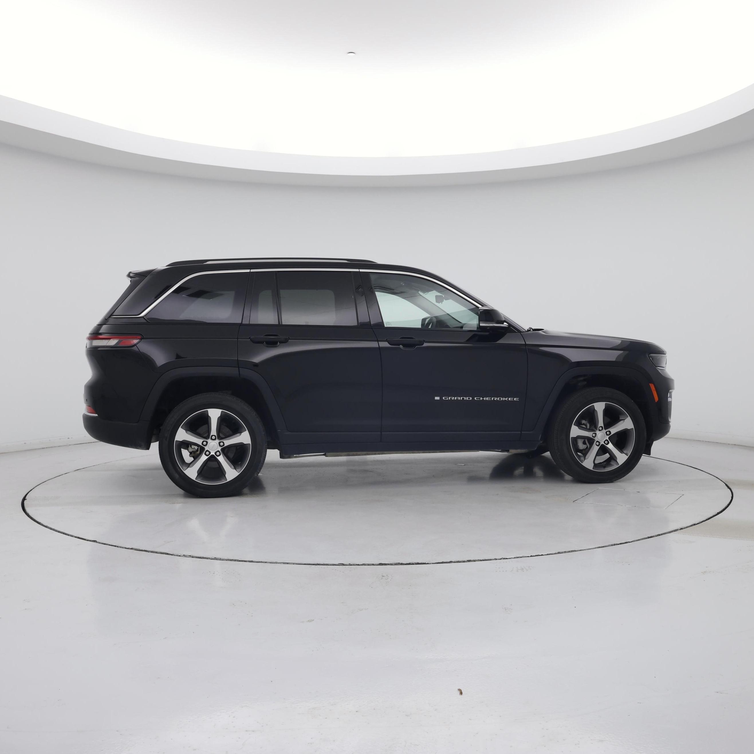Thumbnail: 2023 Jeep Grand Cherokee - 7