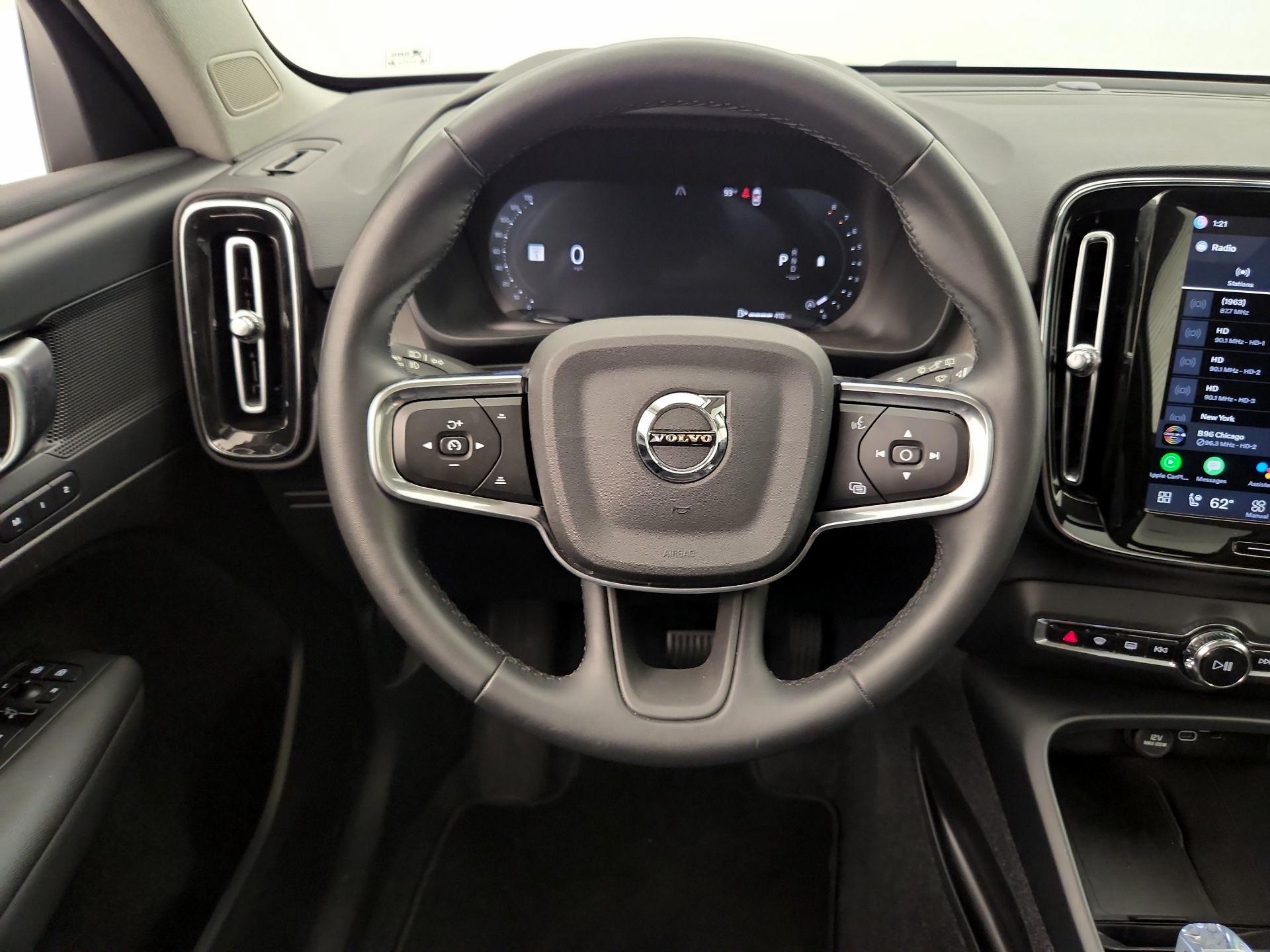 Thumbnail: 2025 Volvo XC40 - 10