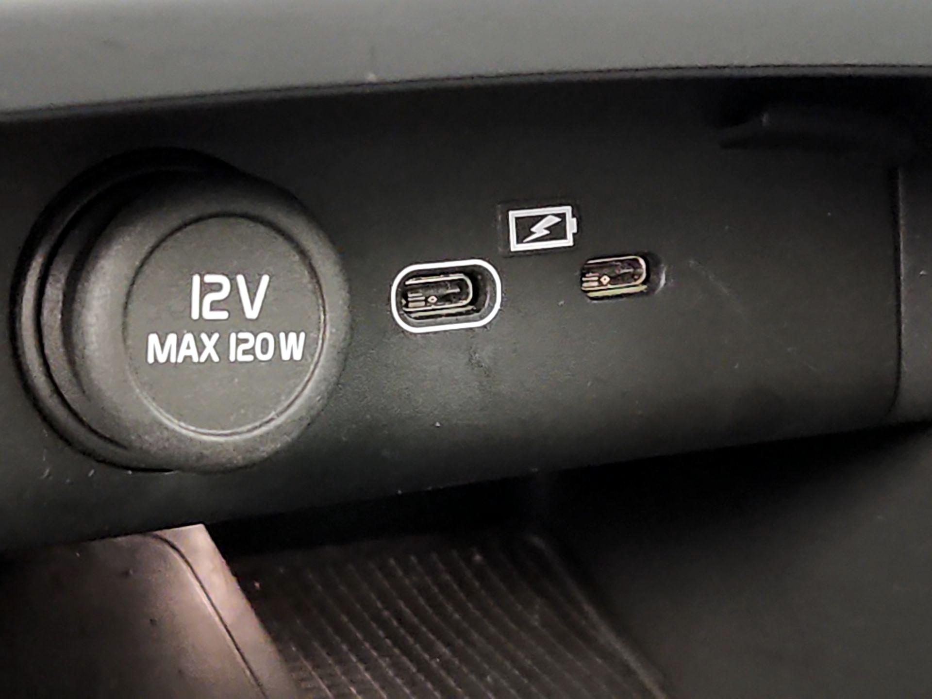 Thumbnail: 2025 Volvo XC40 - 18