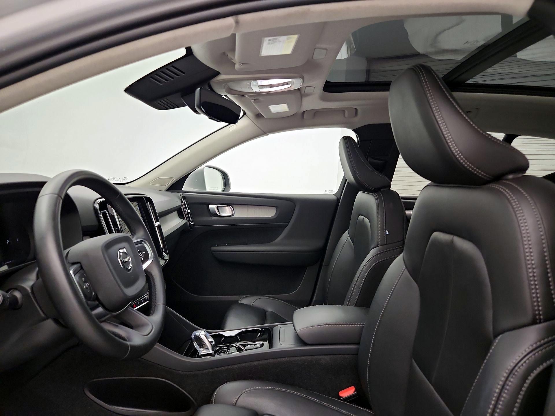 Thumbnail: 2025 Volvo XC40 - 19