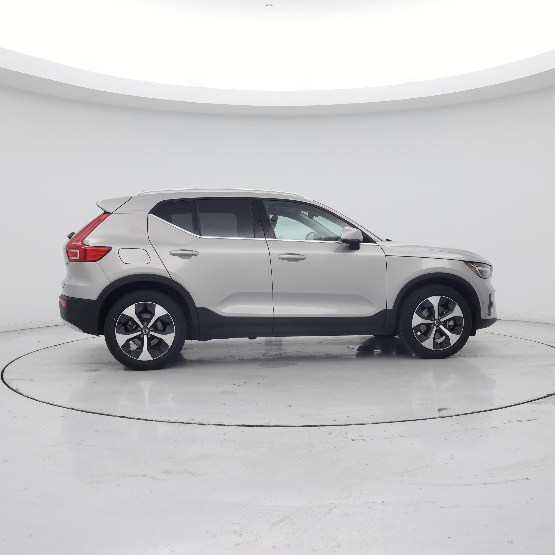 Thumbnail: 2025 Volvo XC40 - 7