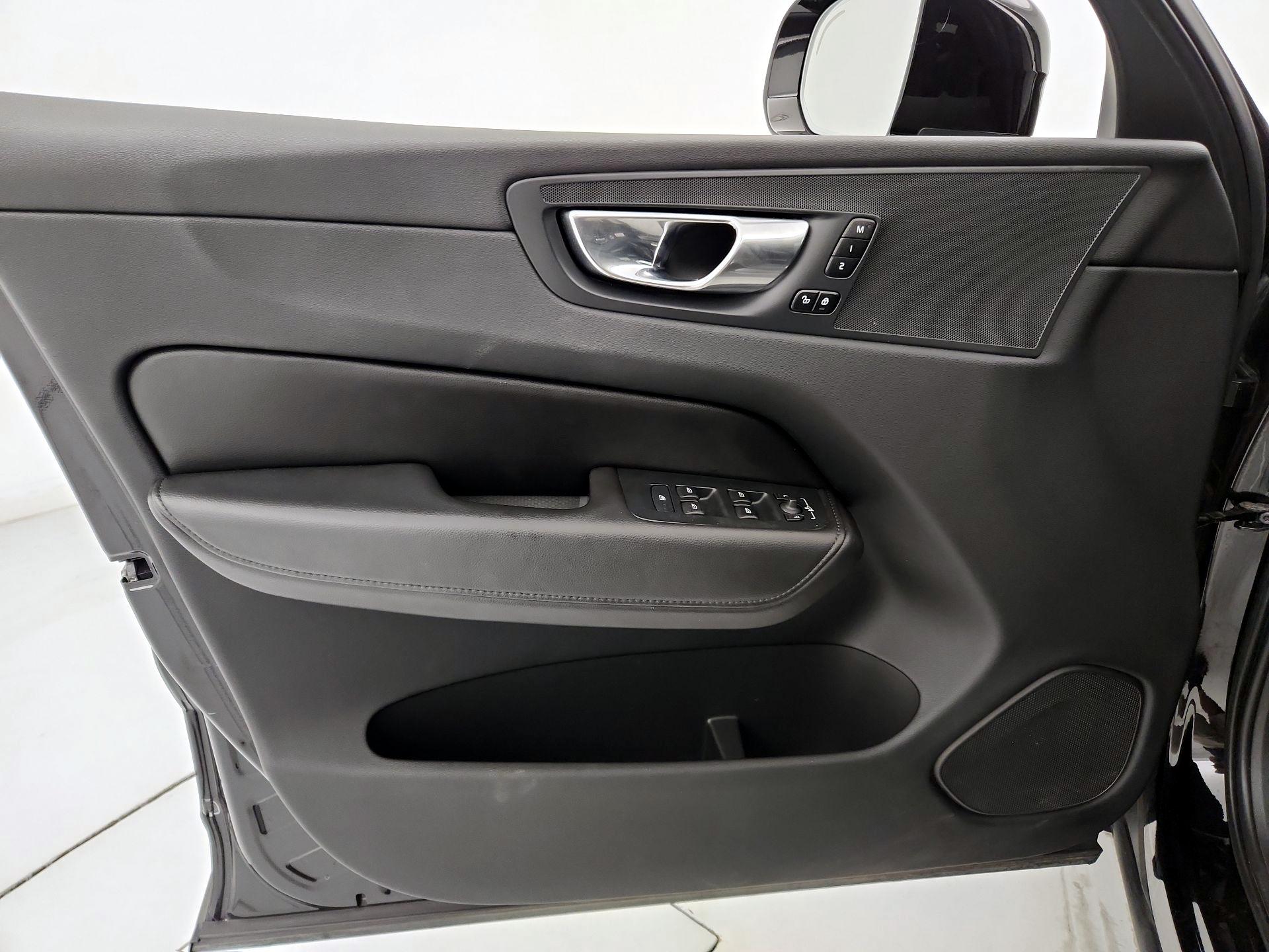 Thumbnail: 2023 Volvo XC60 - 12