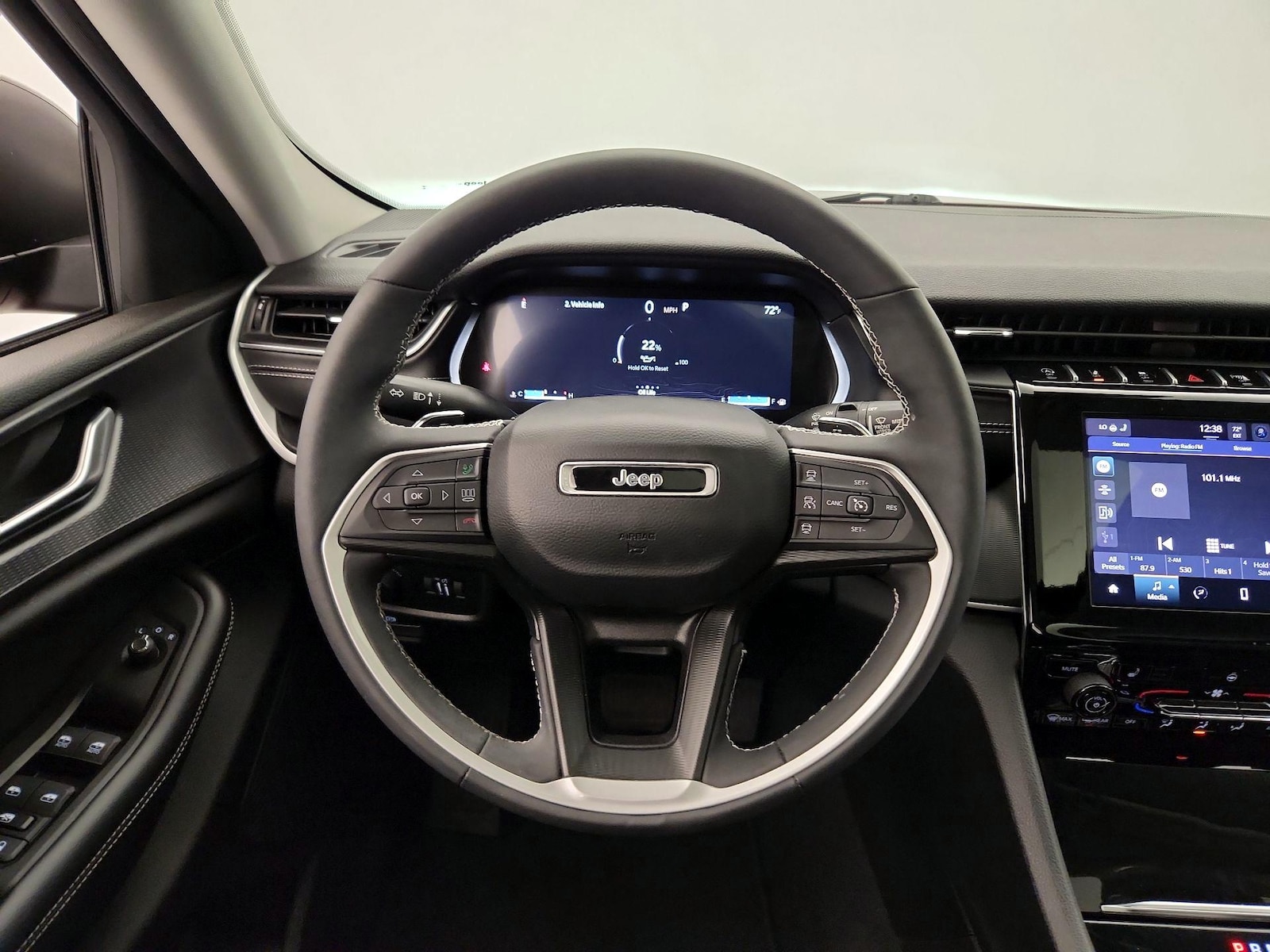 2023 Jeep Grand Cherokee Laredo - Photo 11