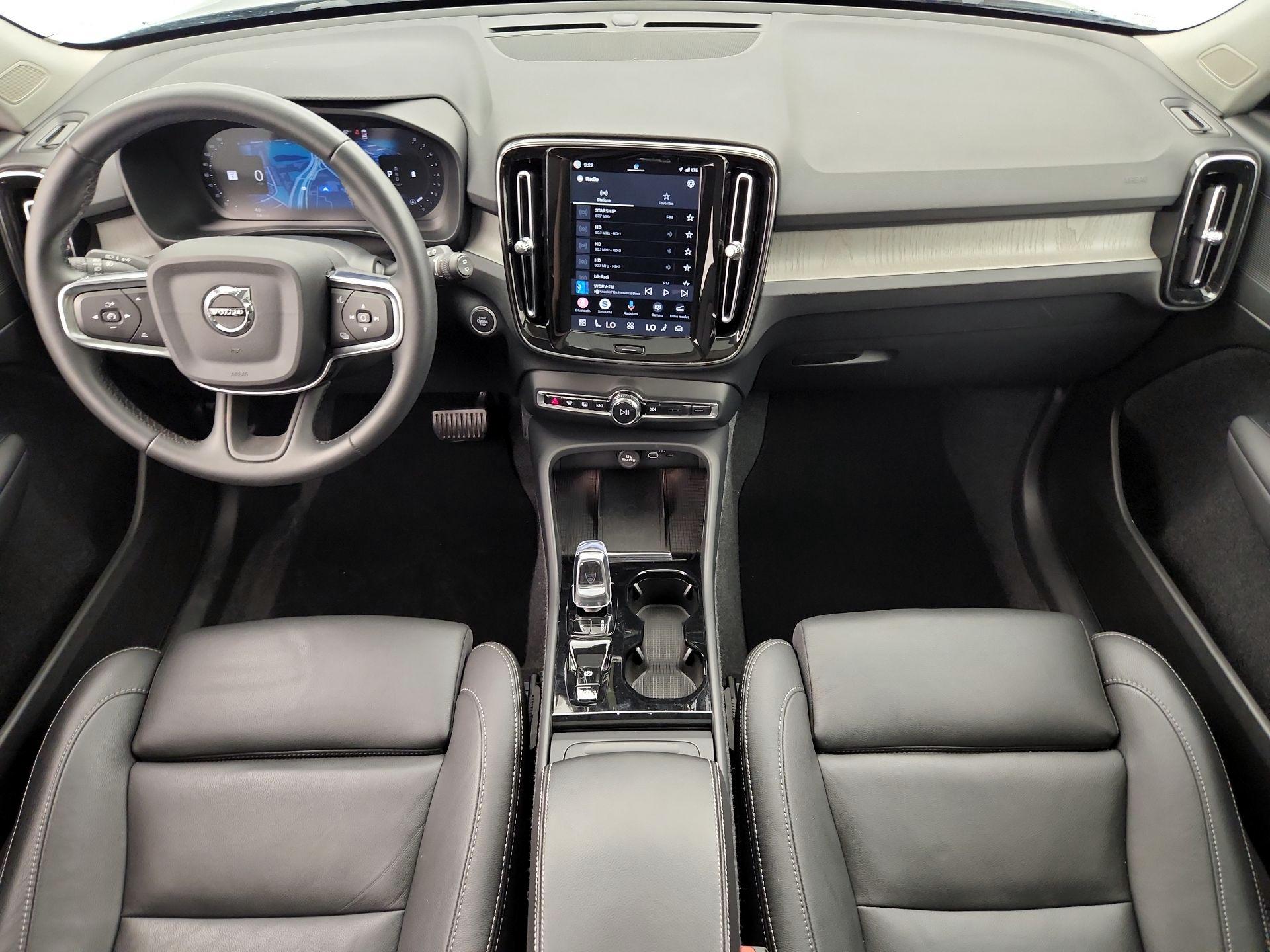 Thumbnail: 2025 Volvo XC40 - 9