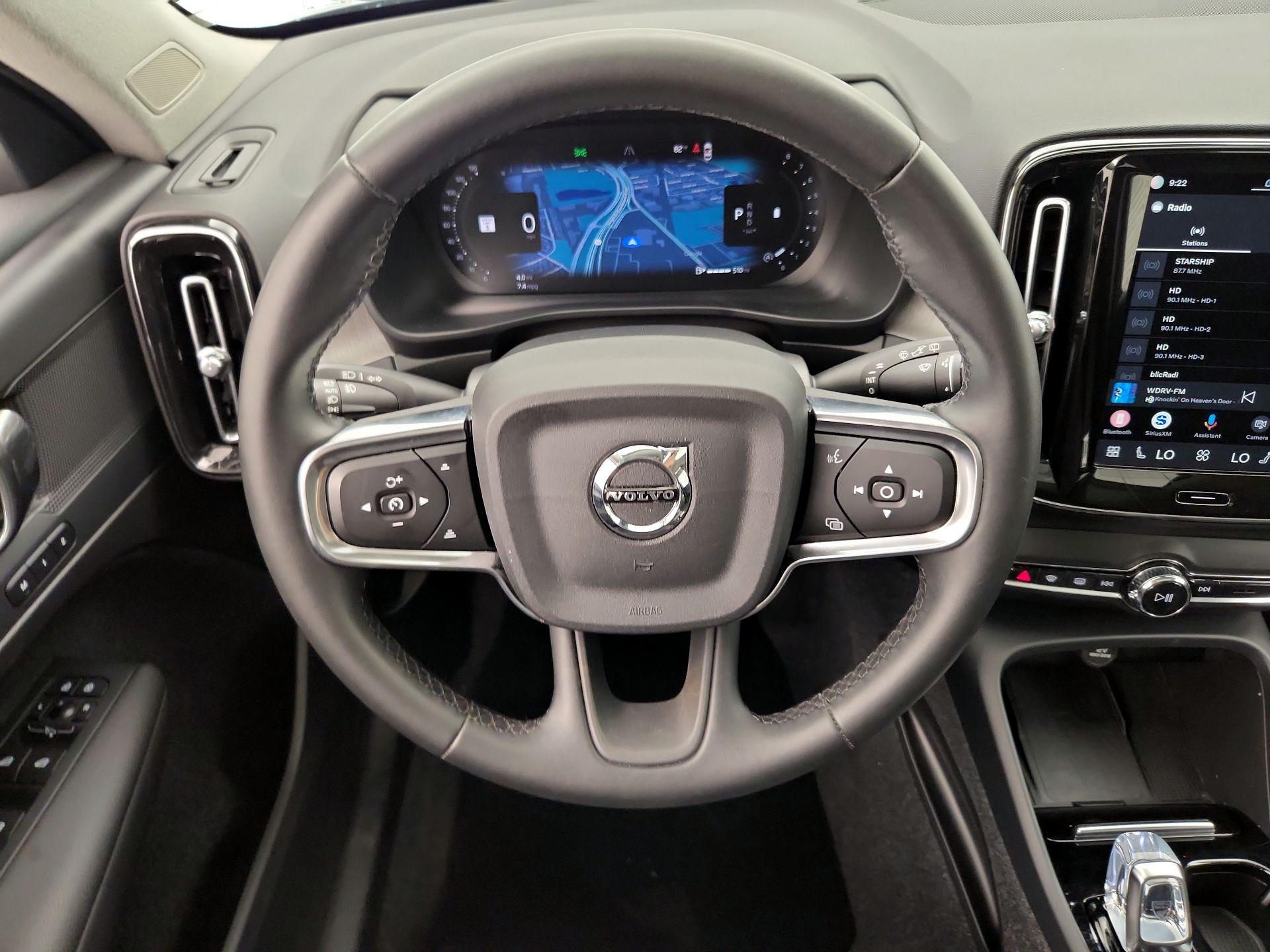 Thumbnail: 2025 Volvo XC40 - 10