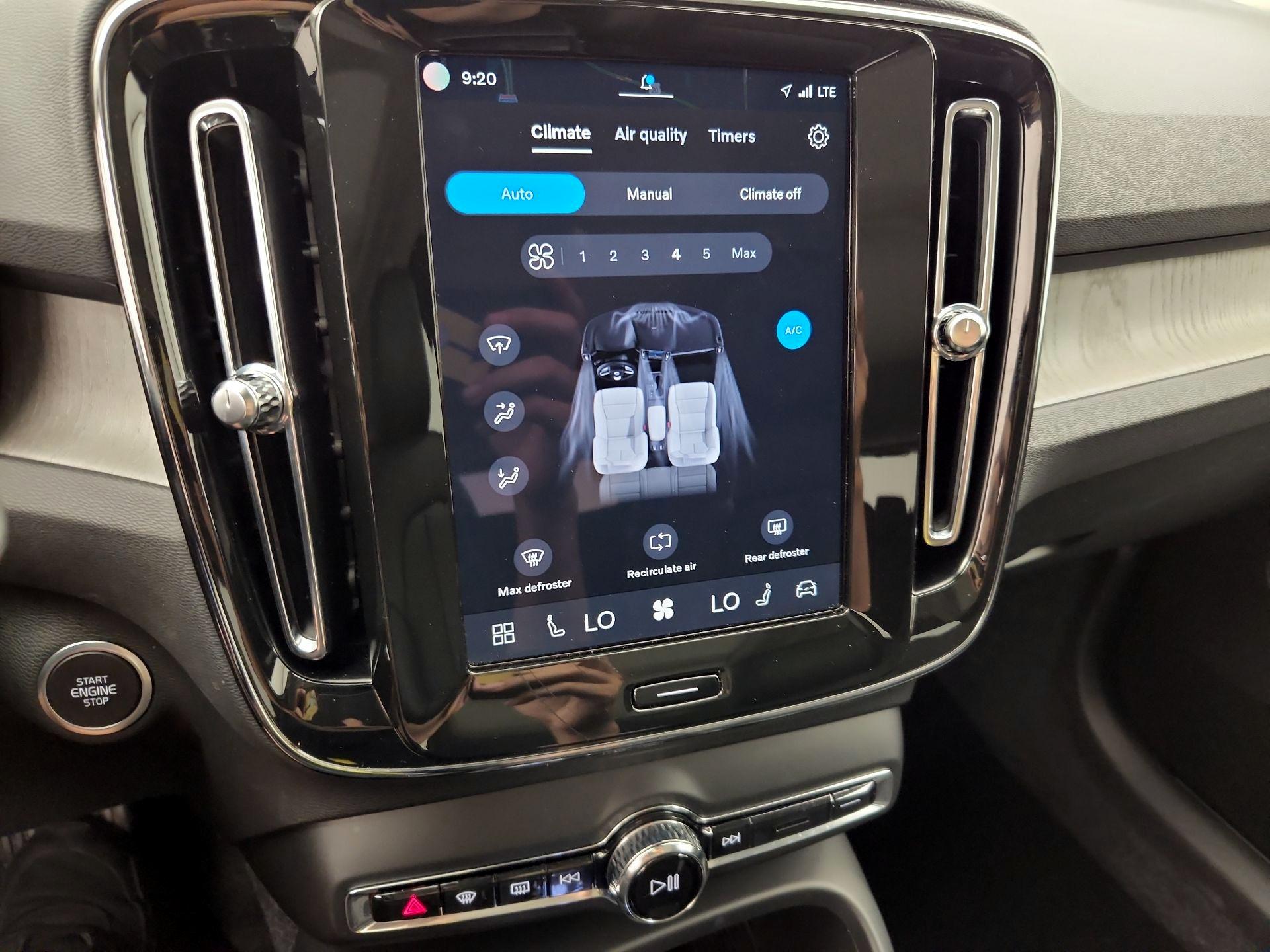 Thumbnail: 2025 Volvo XC40 - 17