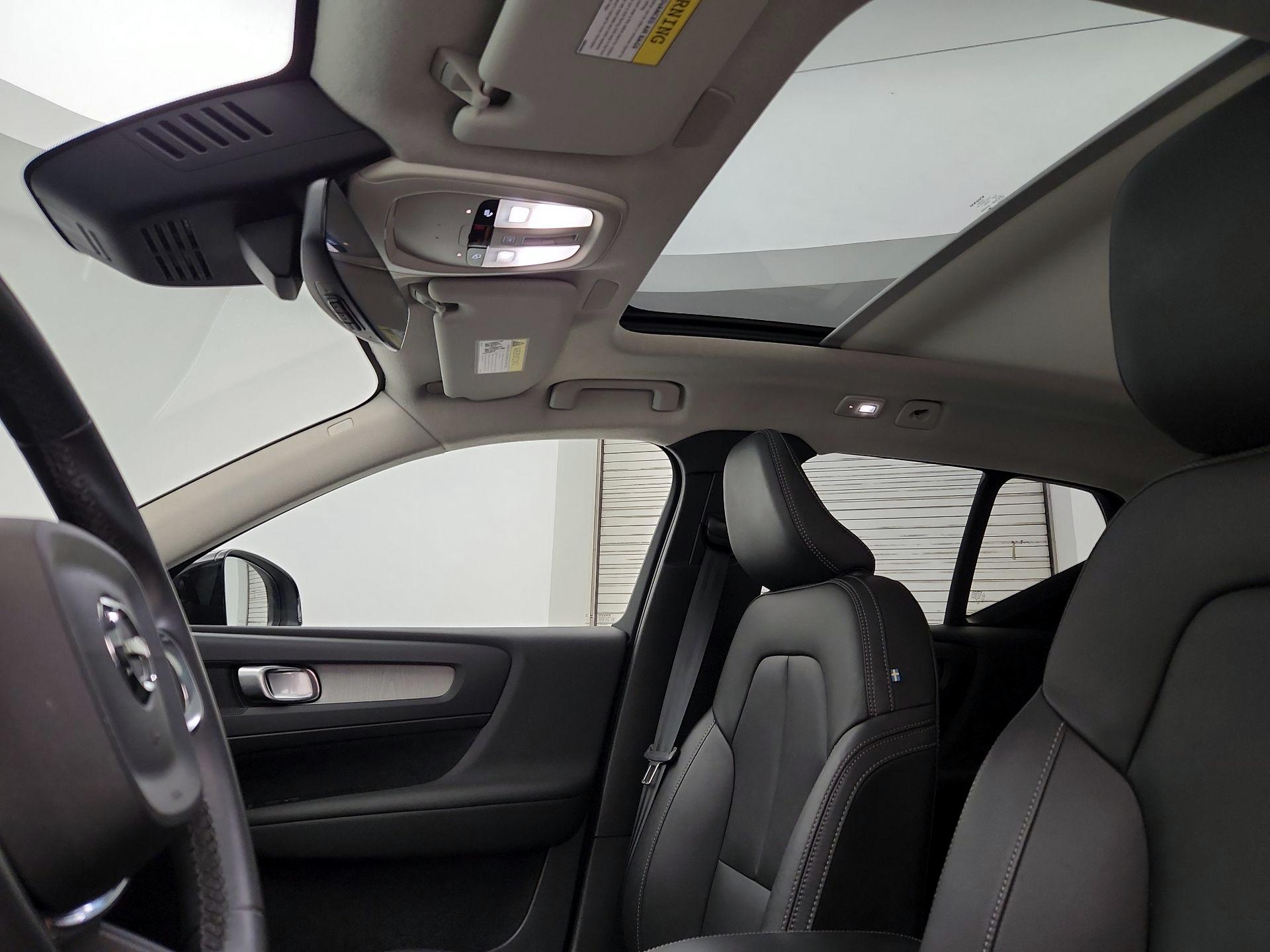 Thumbnail: 2025 Volvo XC40 - 20