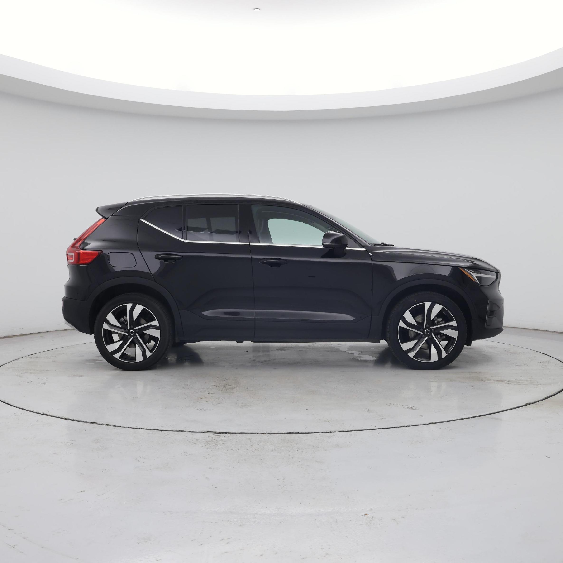 Thumbnail: 2025 Volvo XC40 - 7