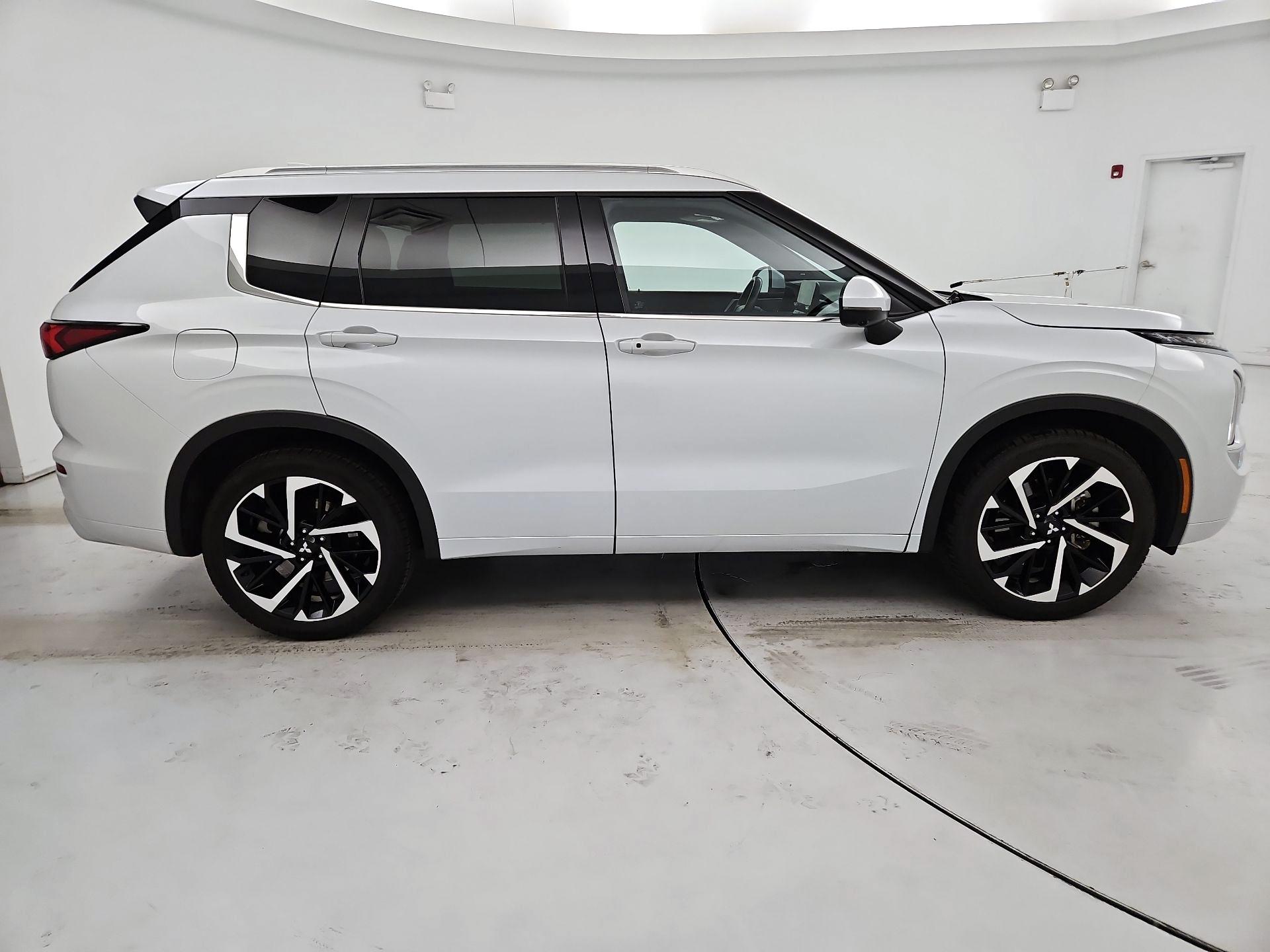 Thumbnail: 2022 Mitsubishi Outlander - 4