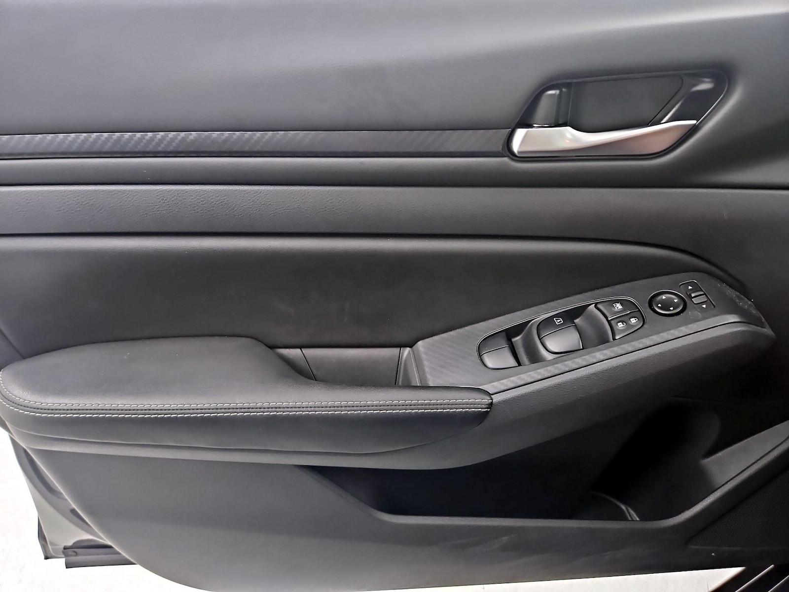 2025 Nissan Altima SV - Photo 13