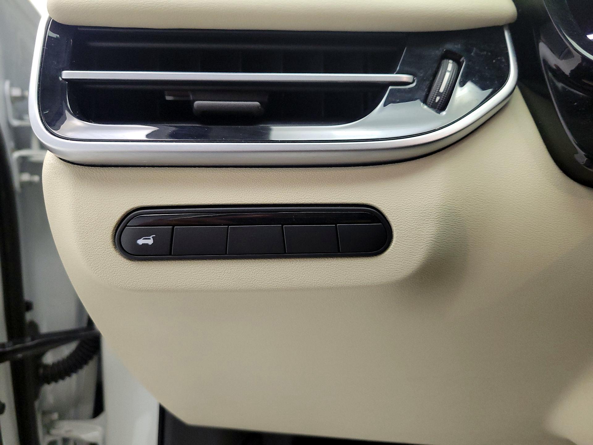 Thumbnail: 2023 INFINITI QX60 - 13