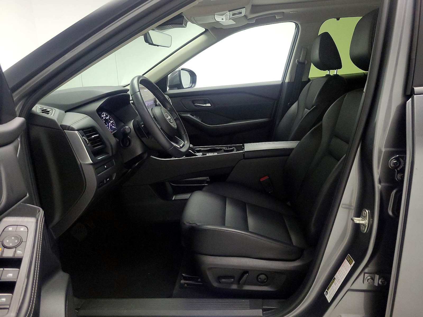 2024 Nissan Rogue SV - Photo 12