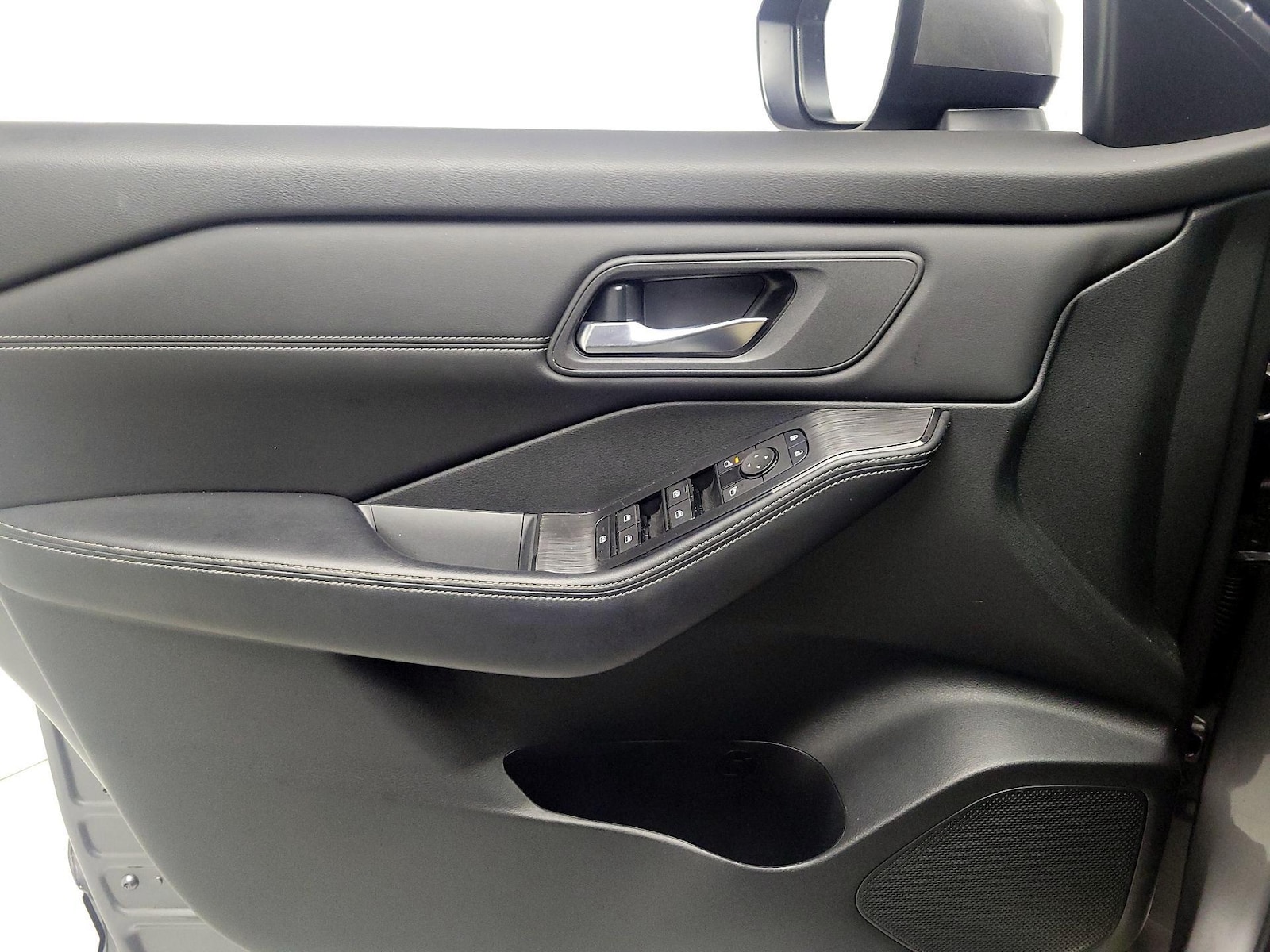 2024 Nissan Rogue SV - Photo 13