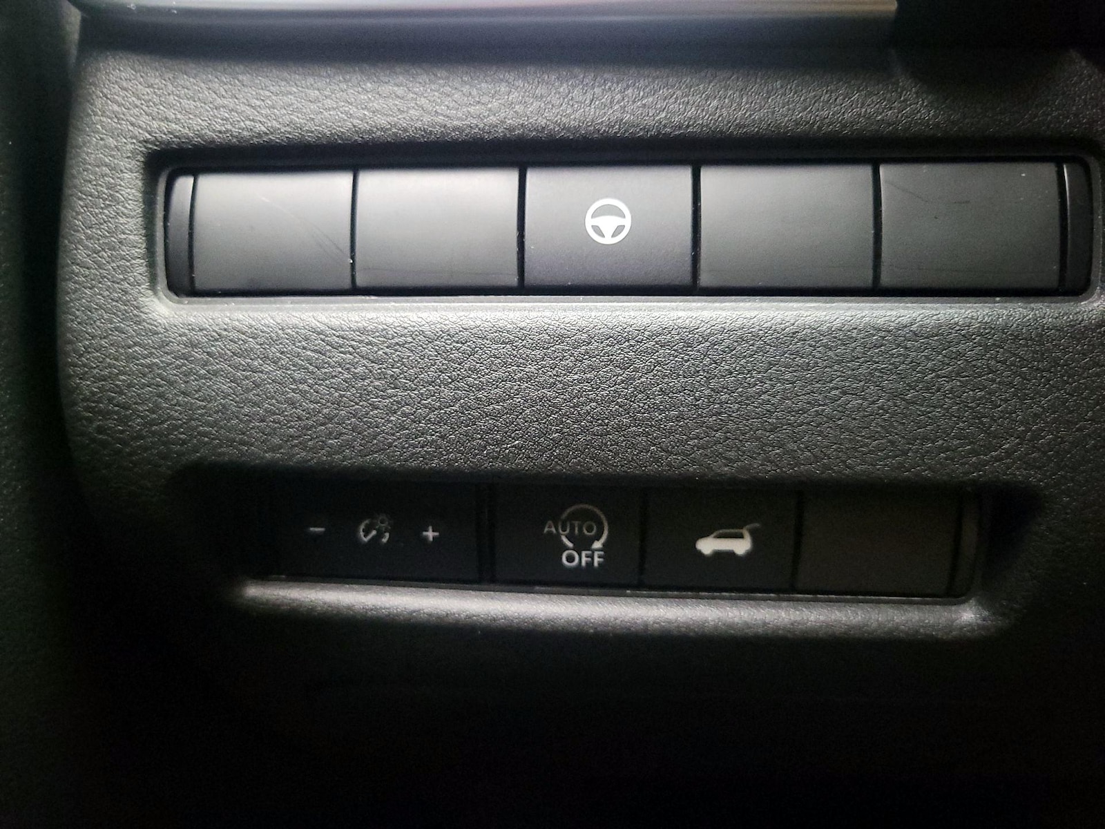 2024 Nissan Rogue SV - Photo 14