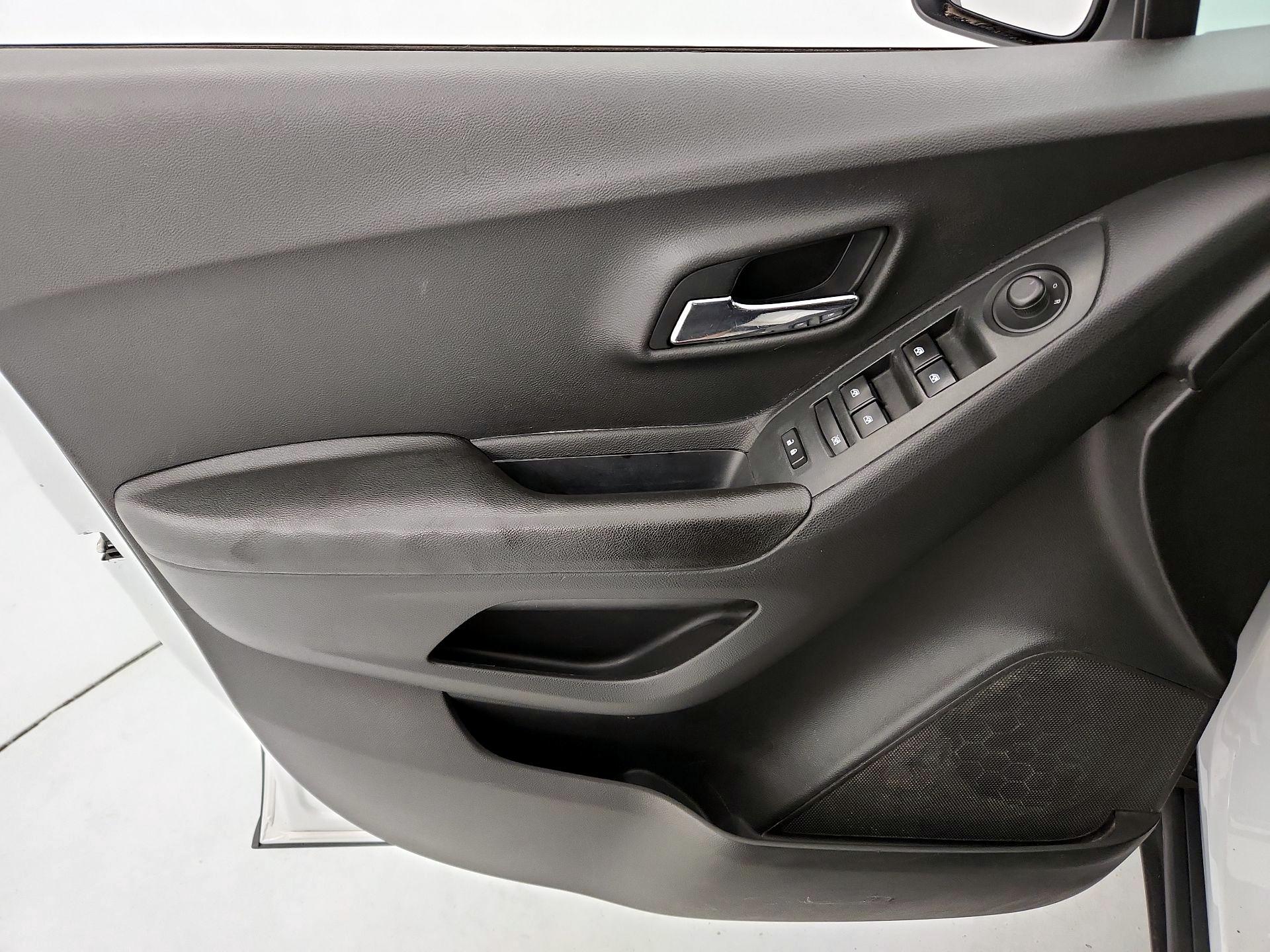 Thumbnail: 2020 Chevrolet Trax - 12