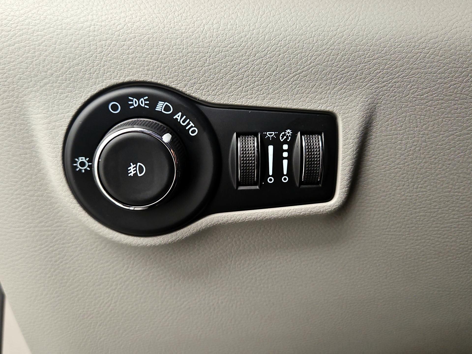 Thumbnail: 2022 Jeep Compass - 13
