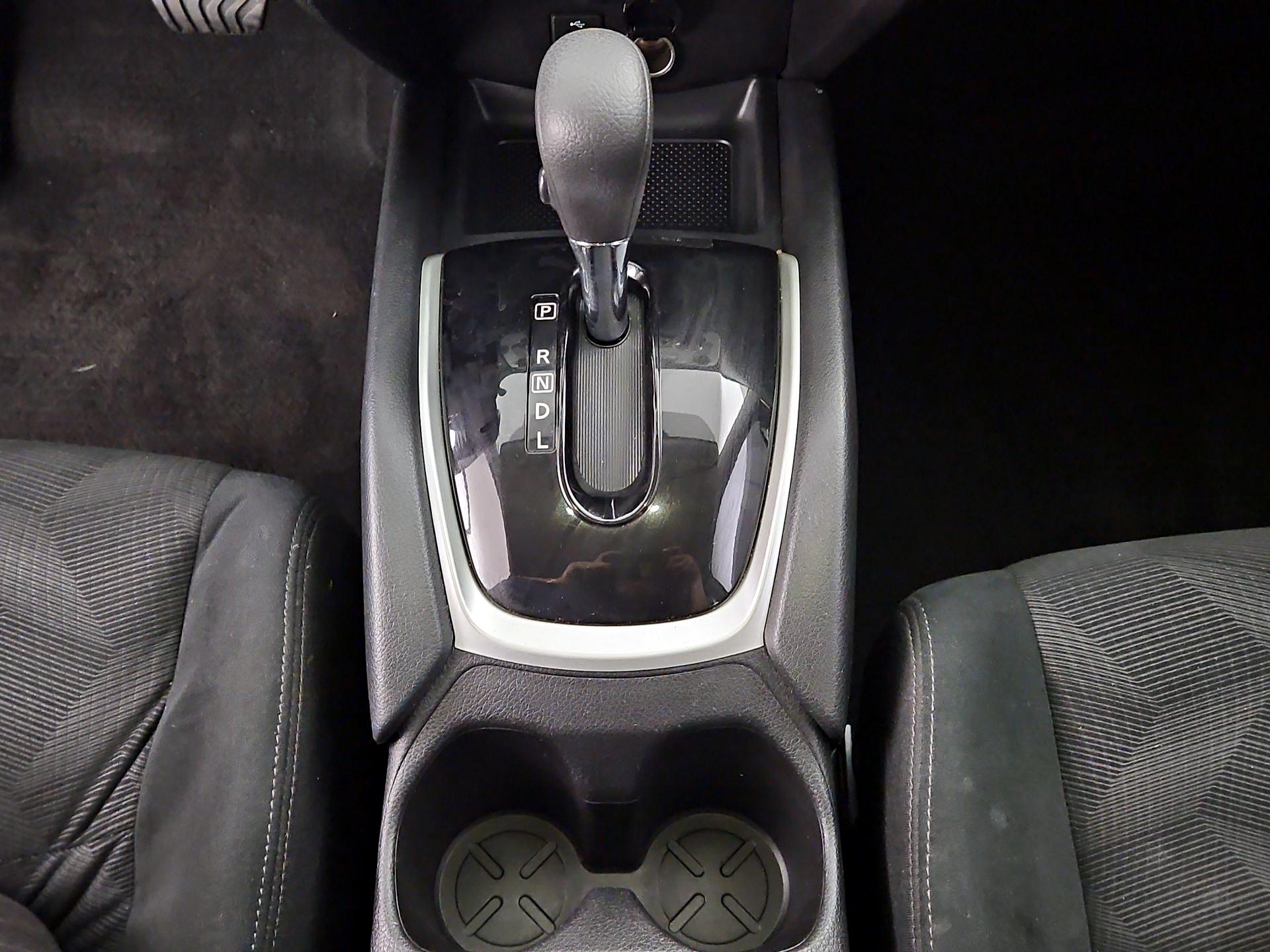 Thumbnail: 2016 Nissan Rogue - 16