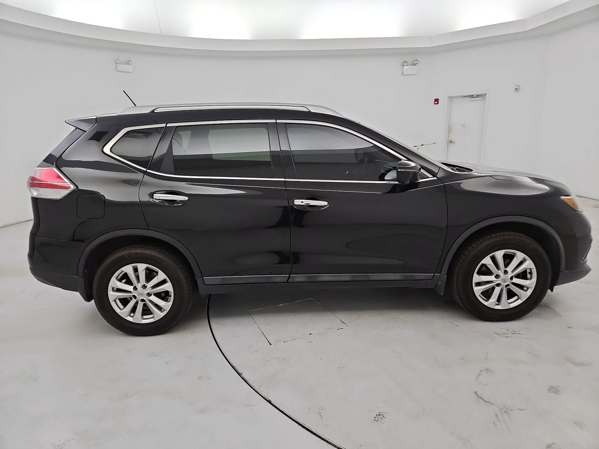Thumbnail: 2016 Nissan Rogue - 4