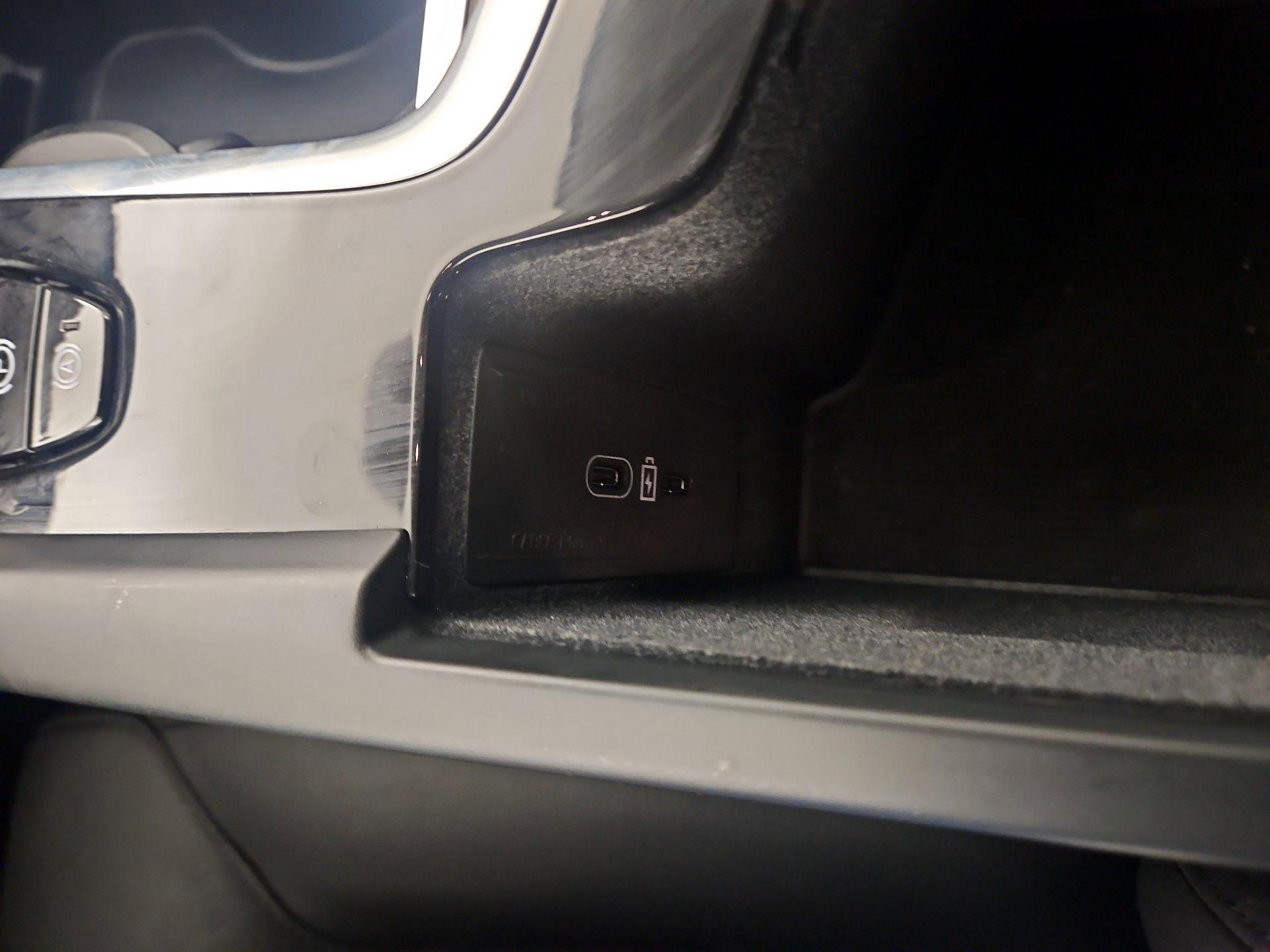 Thumbnail: 2023 Volvo XC60 - 16