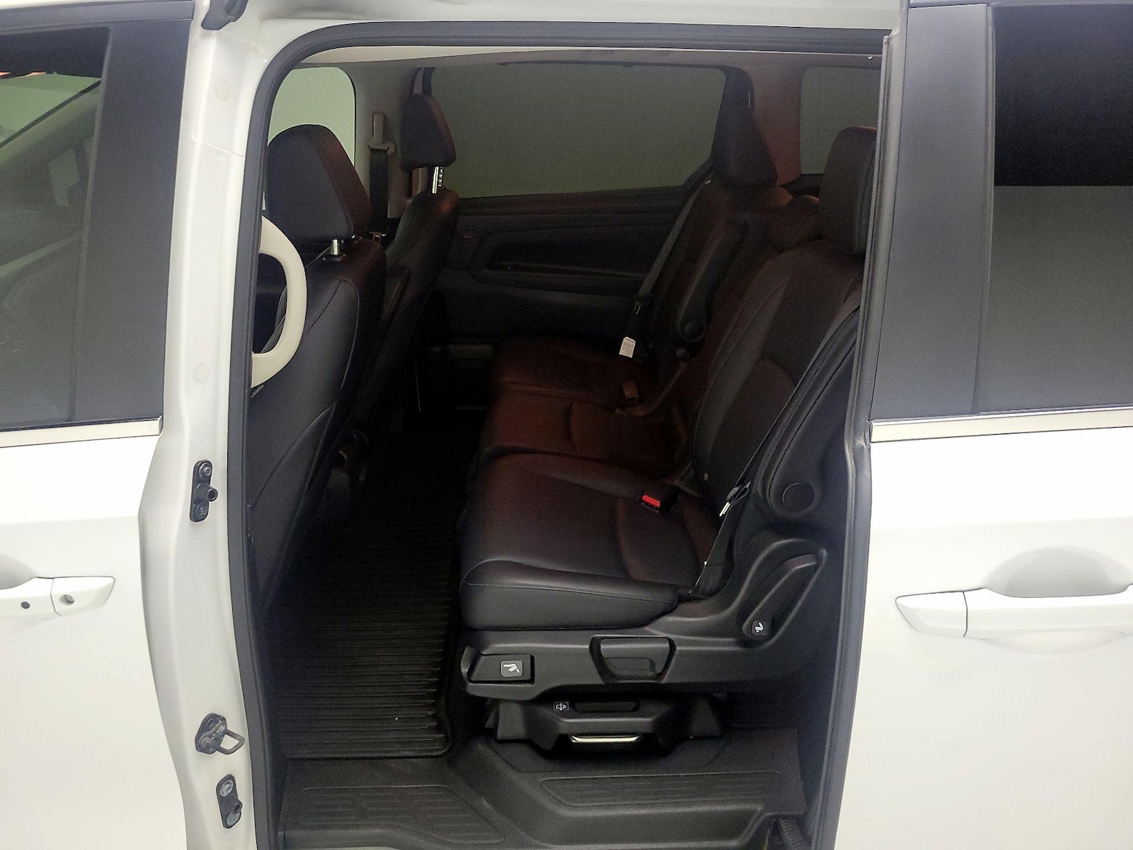 2025 Honda Odyssey EX-L - Photo 18