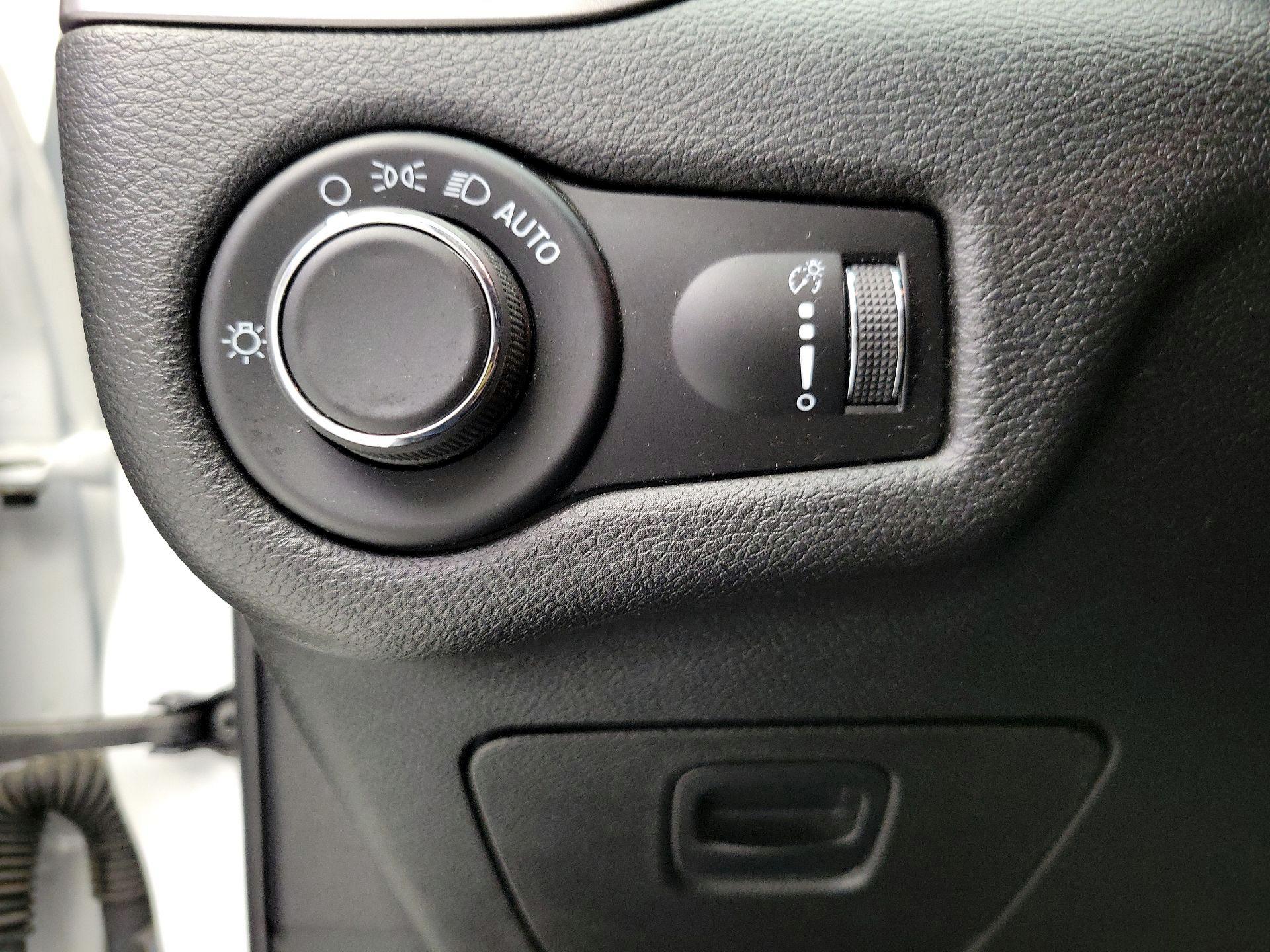 Thumbnail: 2021 Jeep Cherokee - 13