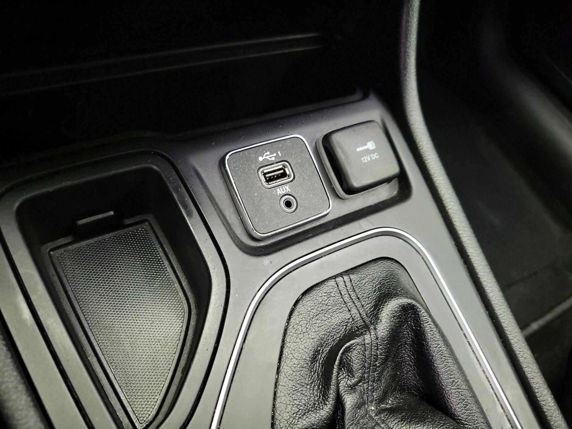 Thumbnail: 2021 Jeep Cherokee - 18
