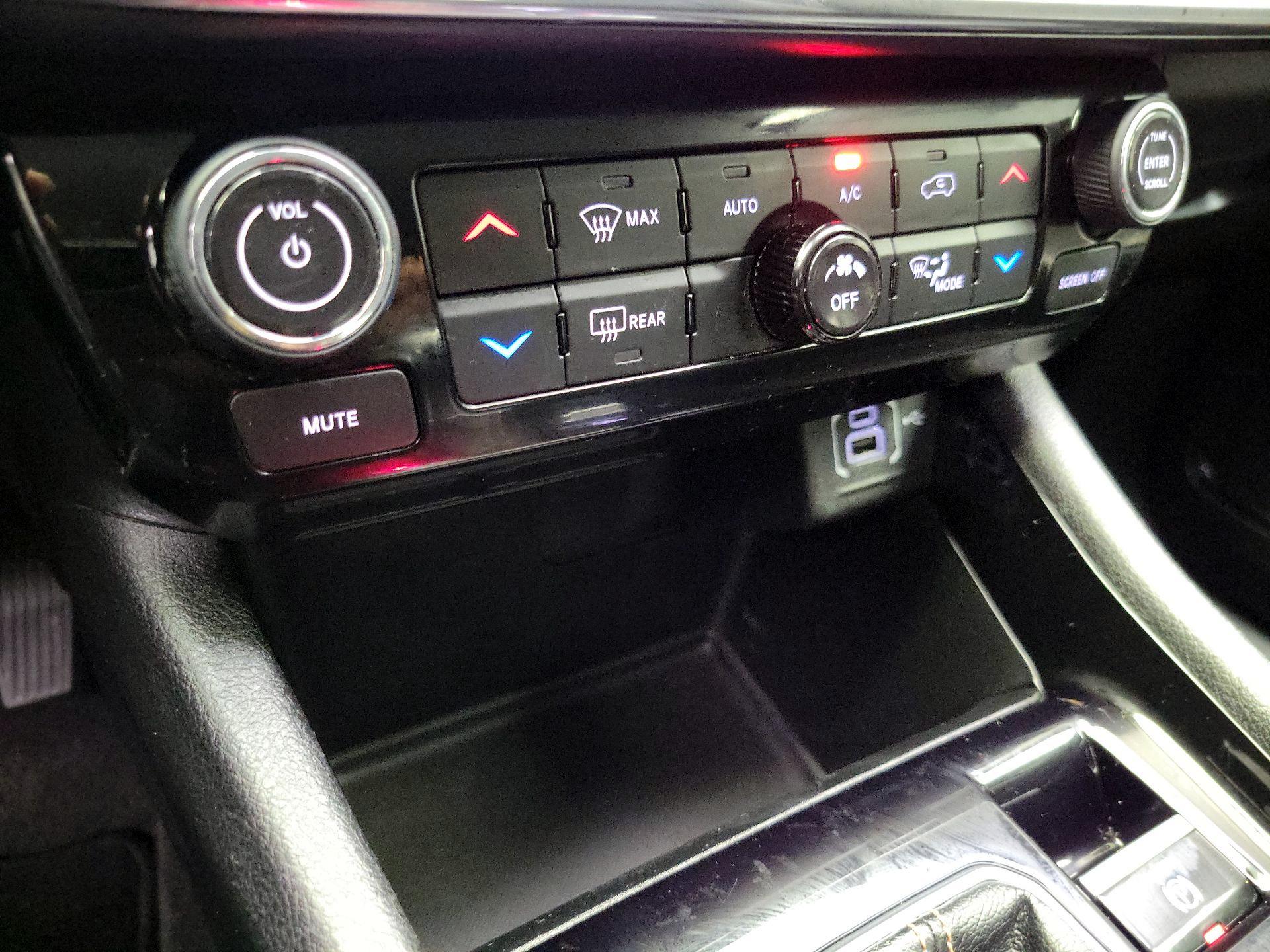 Thumbnail: 2022 Jeep Compass - 16