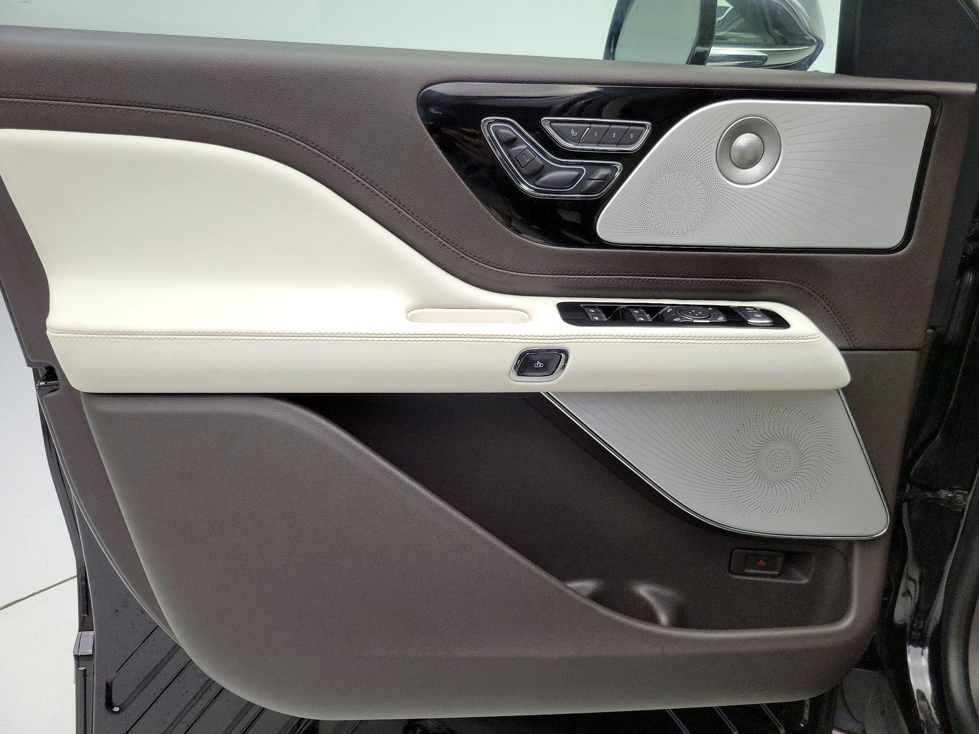 Thumbnail: 2020 Lincoln Aviator - 12