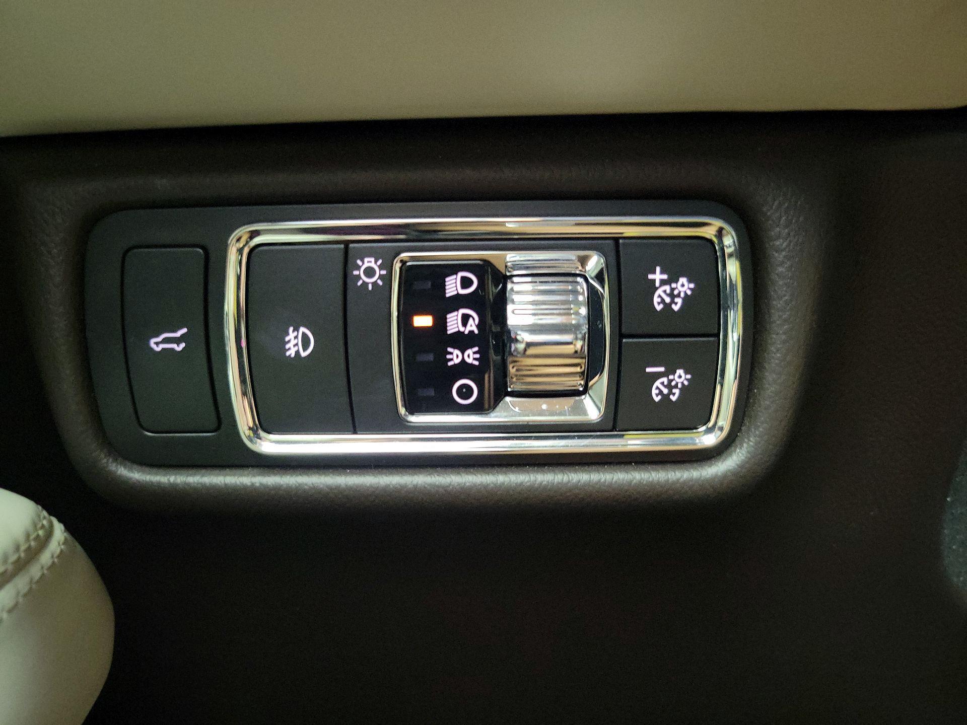 Thumbnail: 2020 Lincoln Aviator - 13