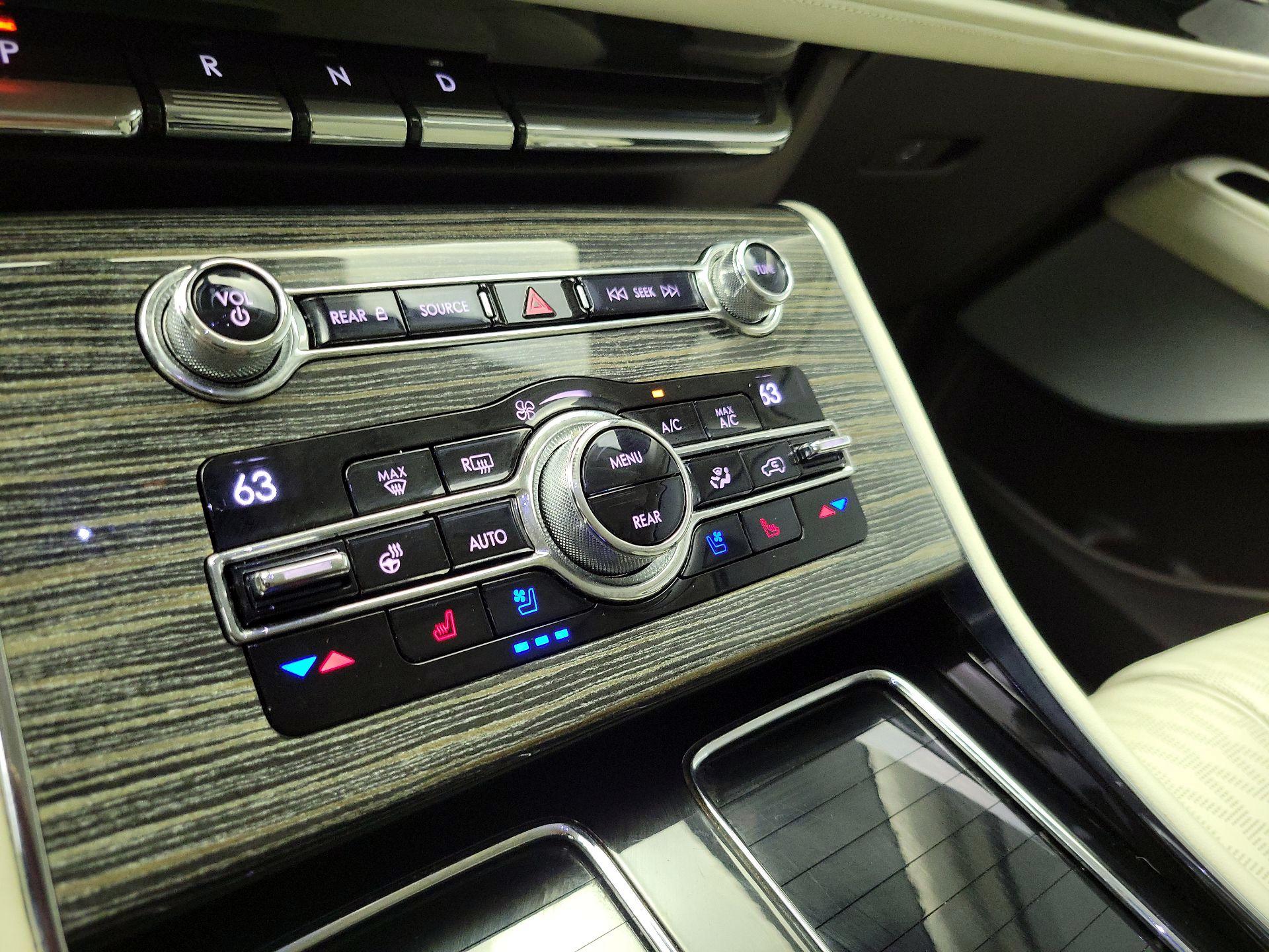 Thumbnail: 2020 Lincoln Aviator - 17