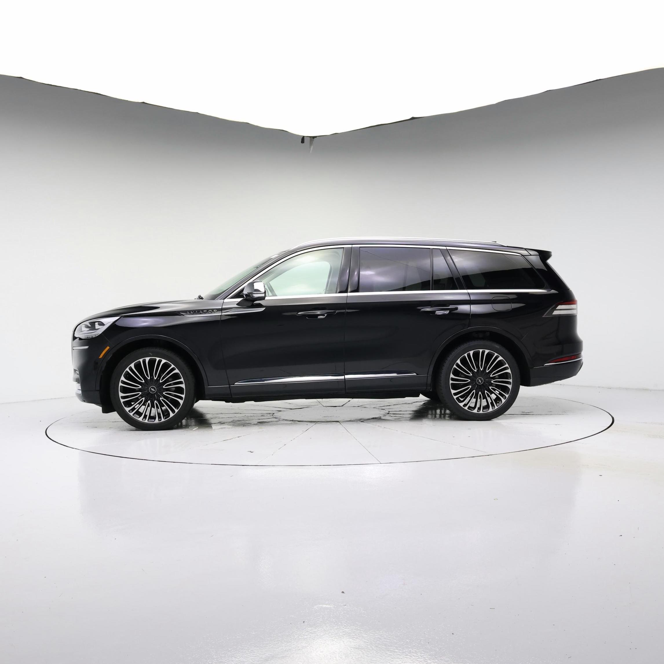 Thumbnail: 2020 Lincoln Aviator - 3