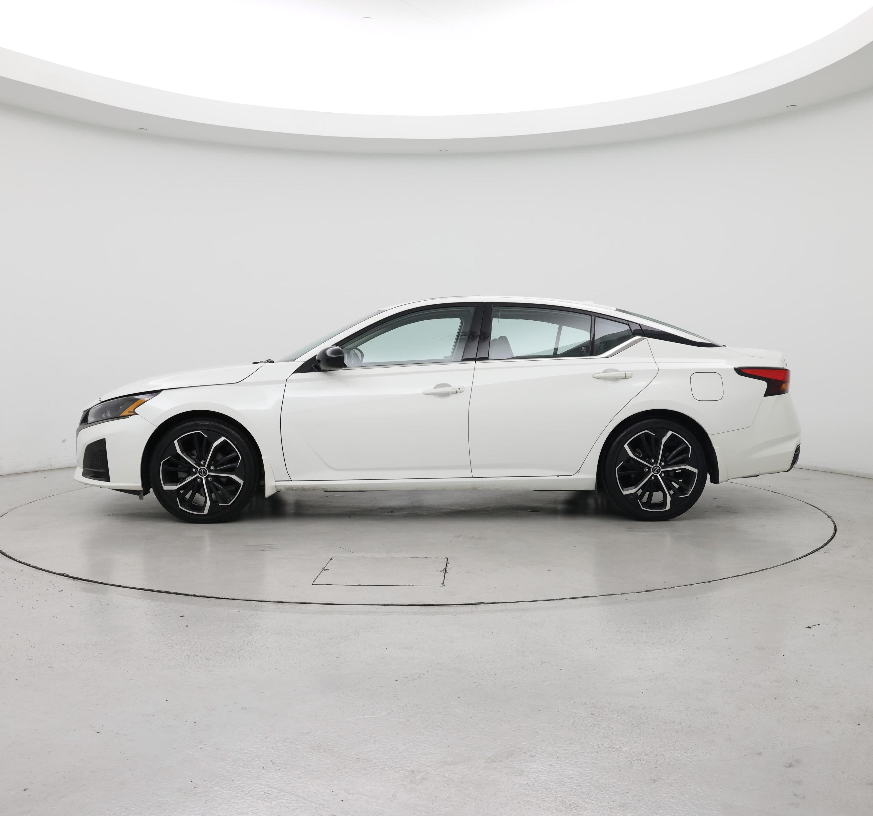 Thumbnail: 2023 Nissan Altima - 3