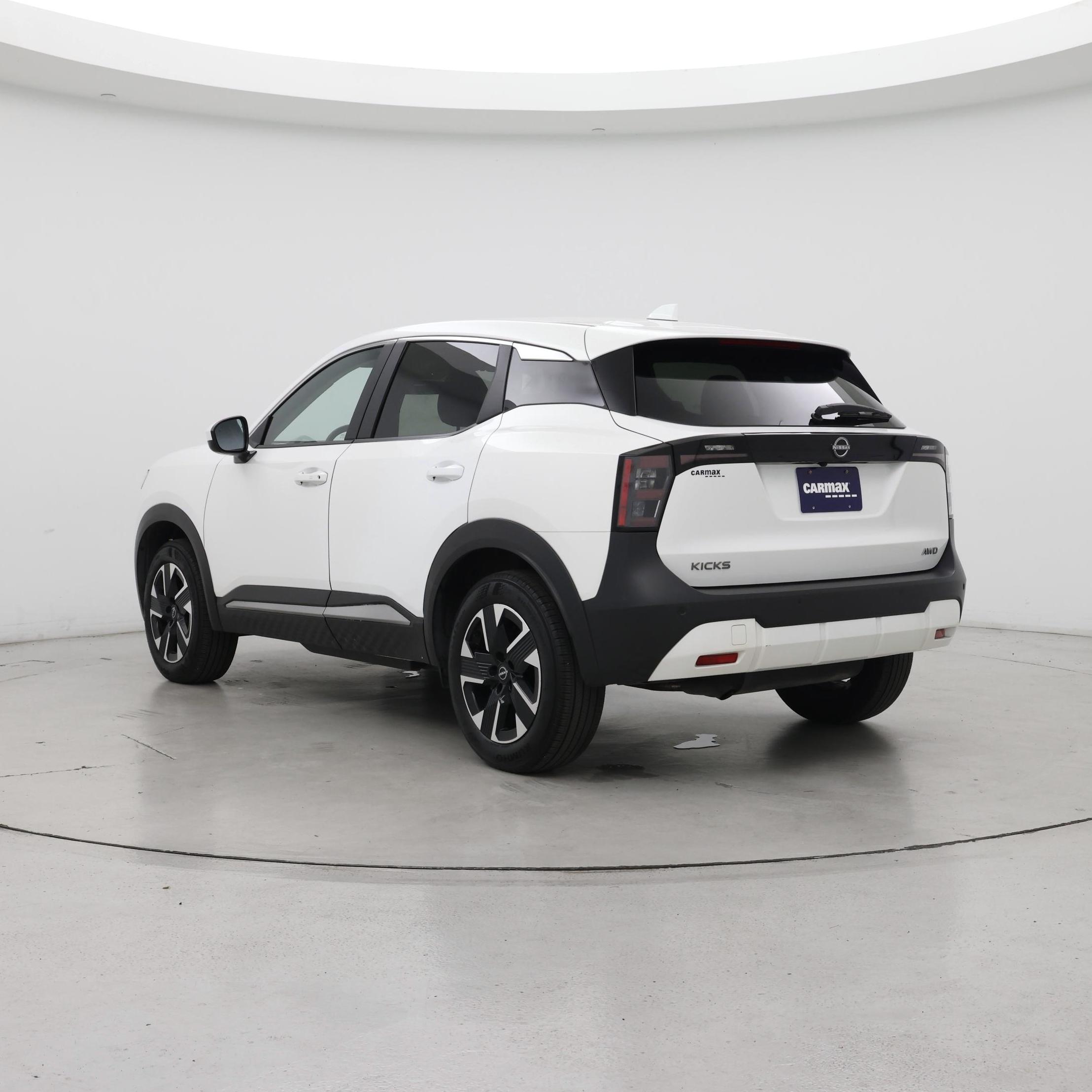 Thumbnail: 2025 Nissan Kicks - 2