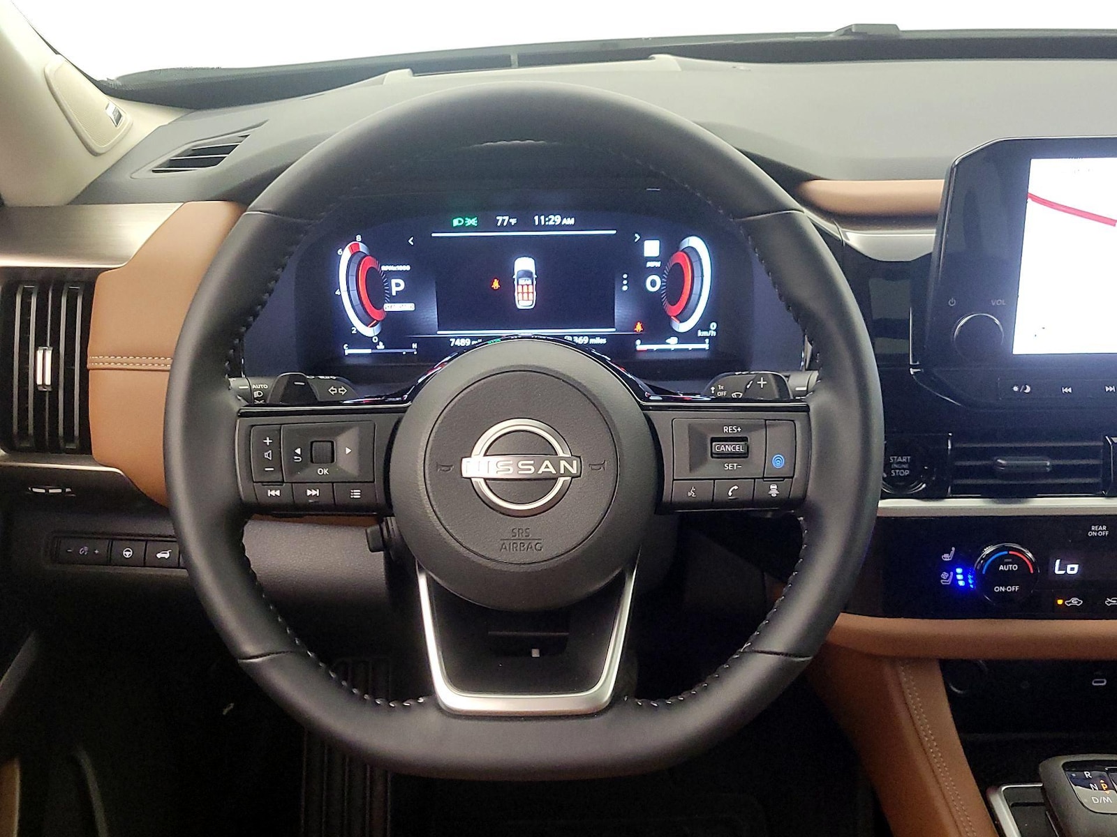 2025 Nissan Pathfinder Platinum - Photo 11