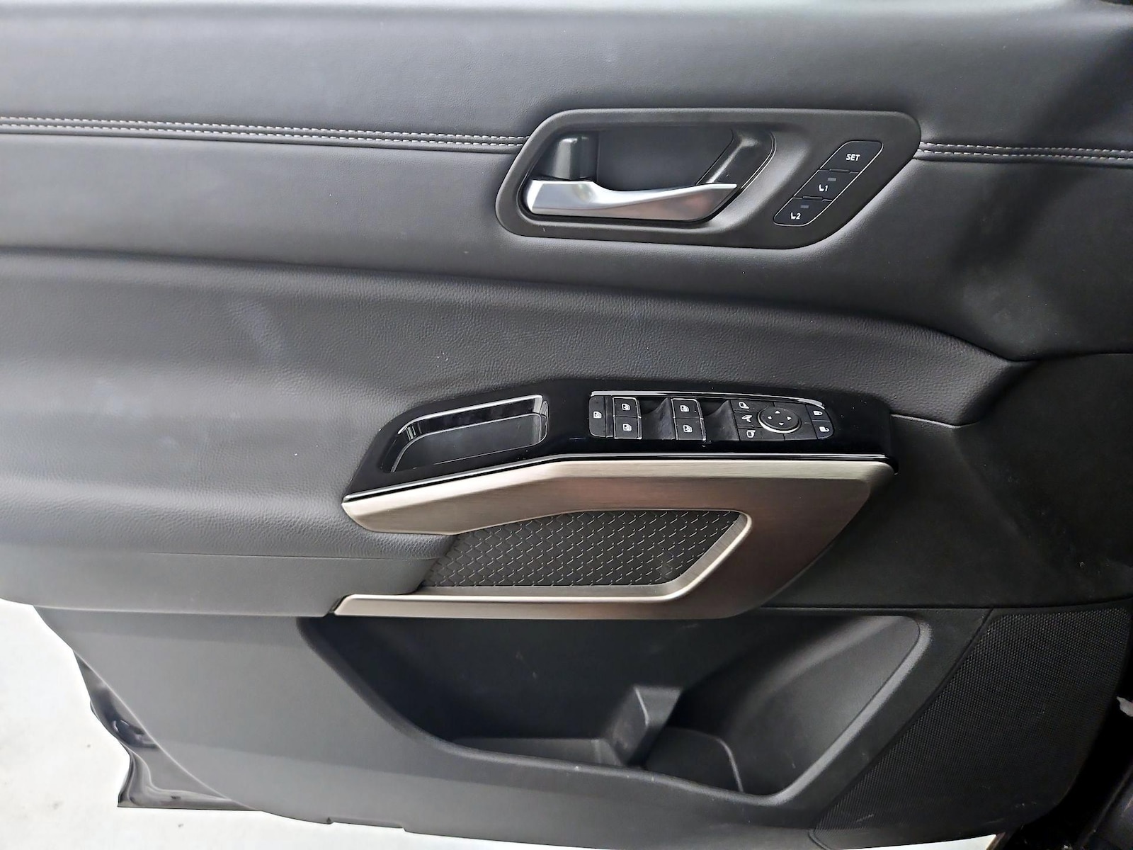 2025 Nissan Pathfinder Platinum - Photo 13