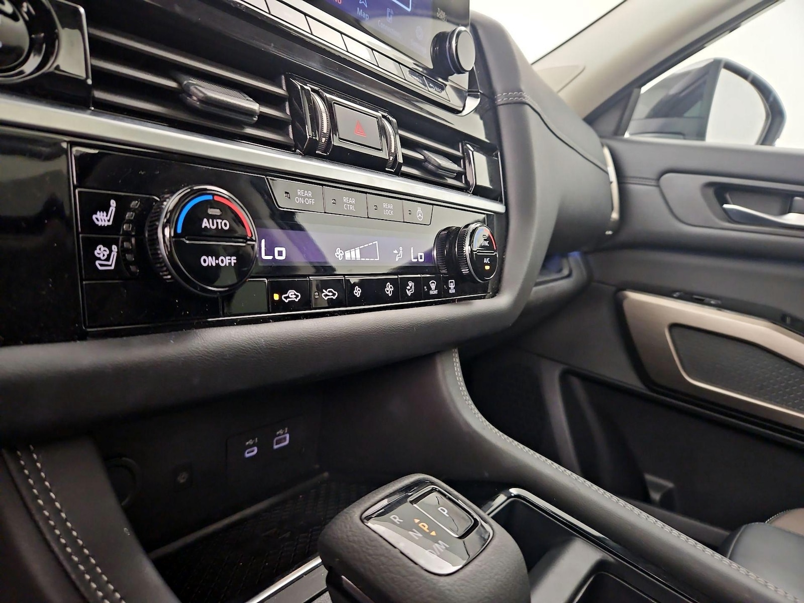 2025 Nissan Pathfinder Platinum - Photo 17